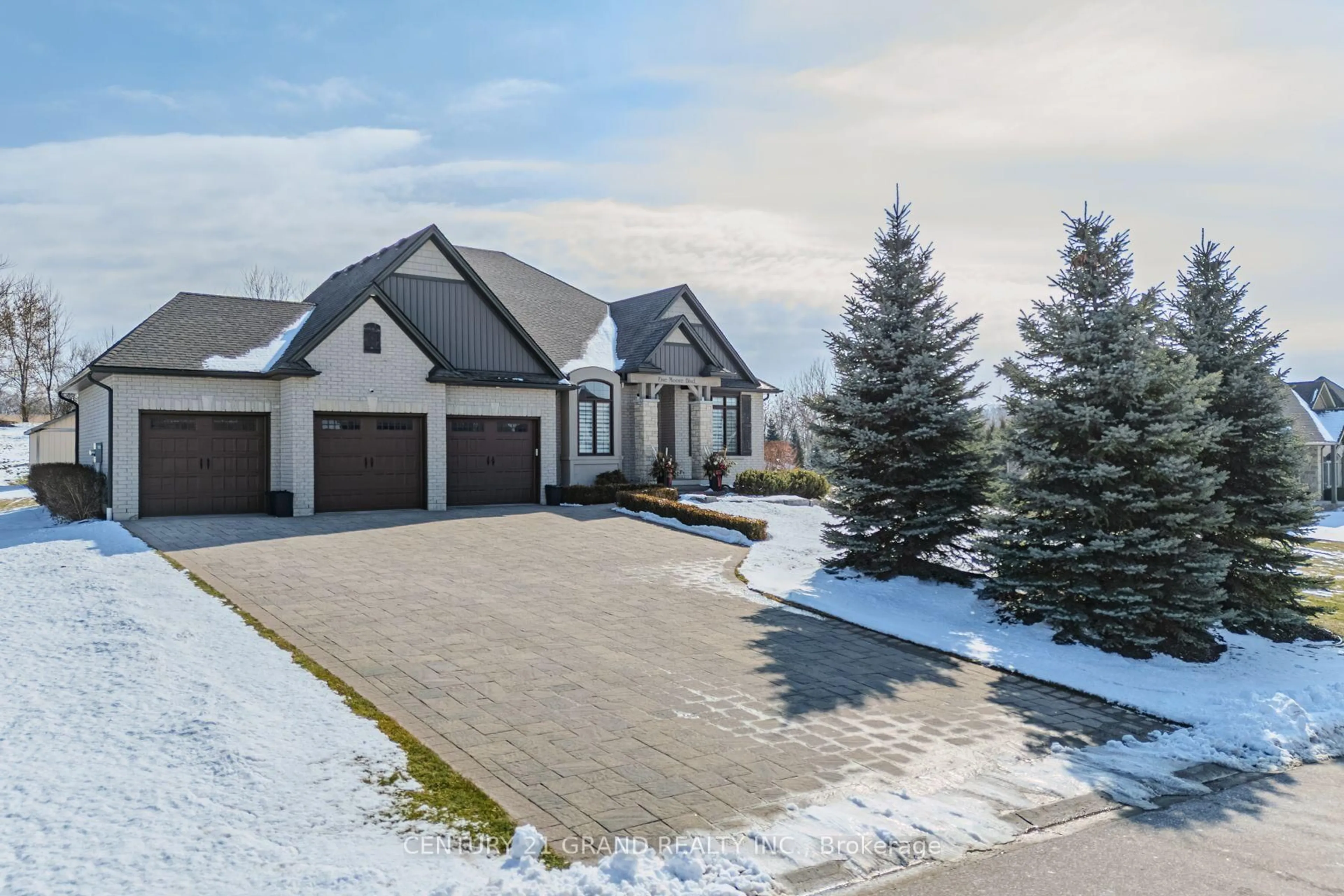 A pic from outside/outdoor area/front of a property/back of a property/a pic from drone, mountain view for 5 Moore Blvd, Brantford Ontario N3T 0E2