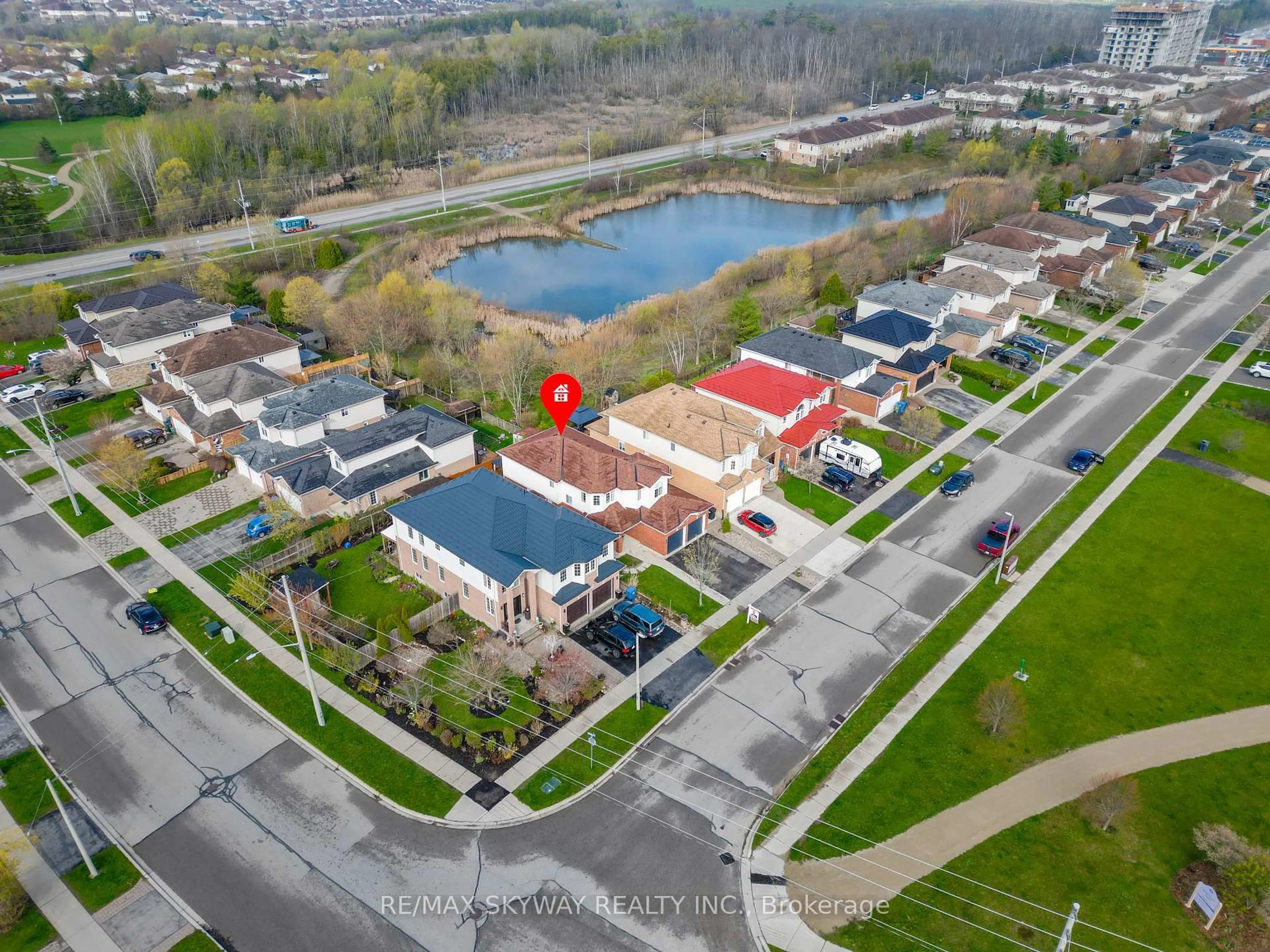 A pic from outside/outdoor area/front of a property/back of a property/a pic from drone, unknown for 116 Severn Dr, Guelph Ontario N1E 7K6