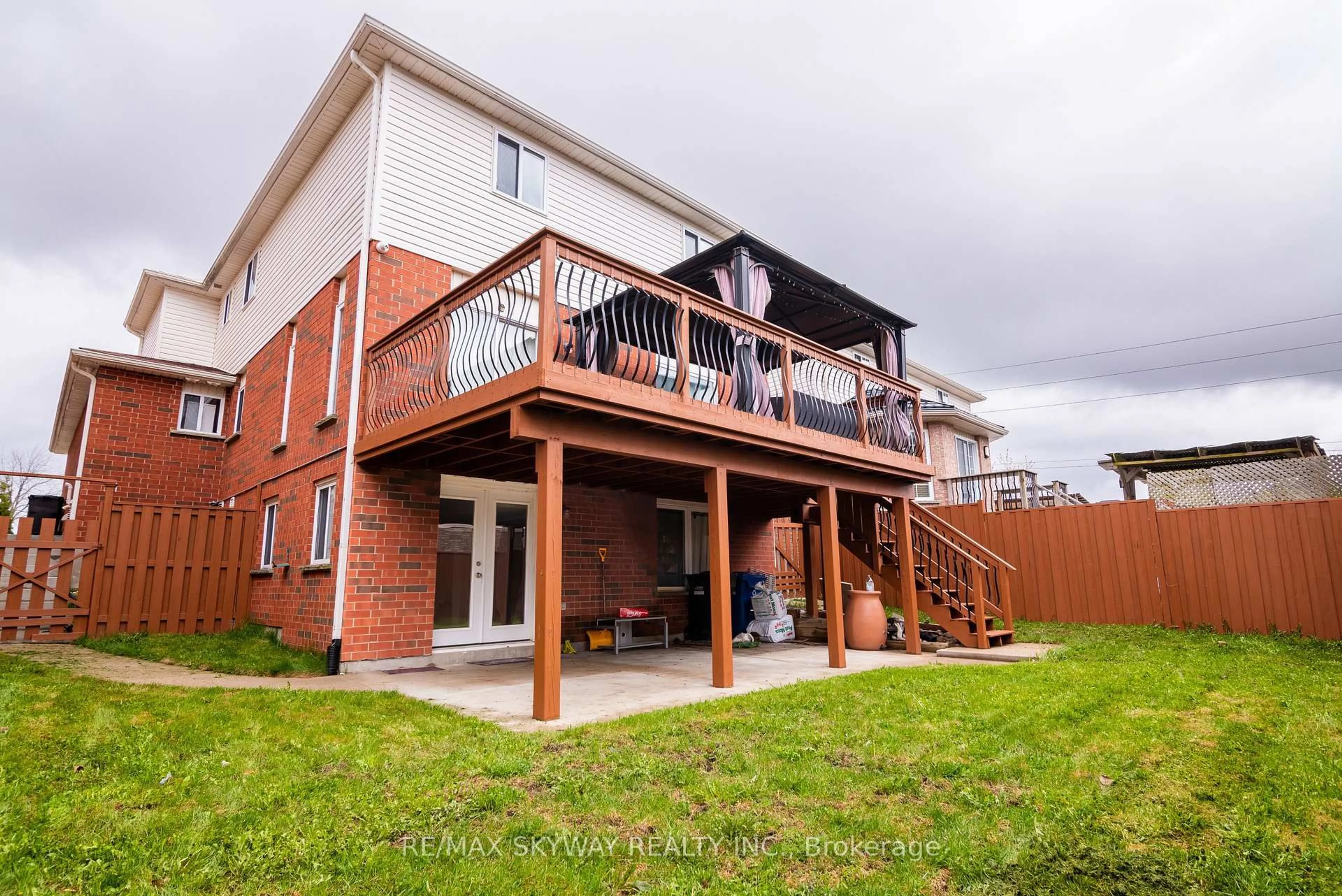 Patio, building for 116 Severn Dr, Guelph Ontario N1E 7K6