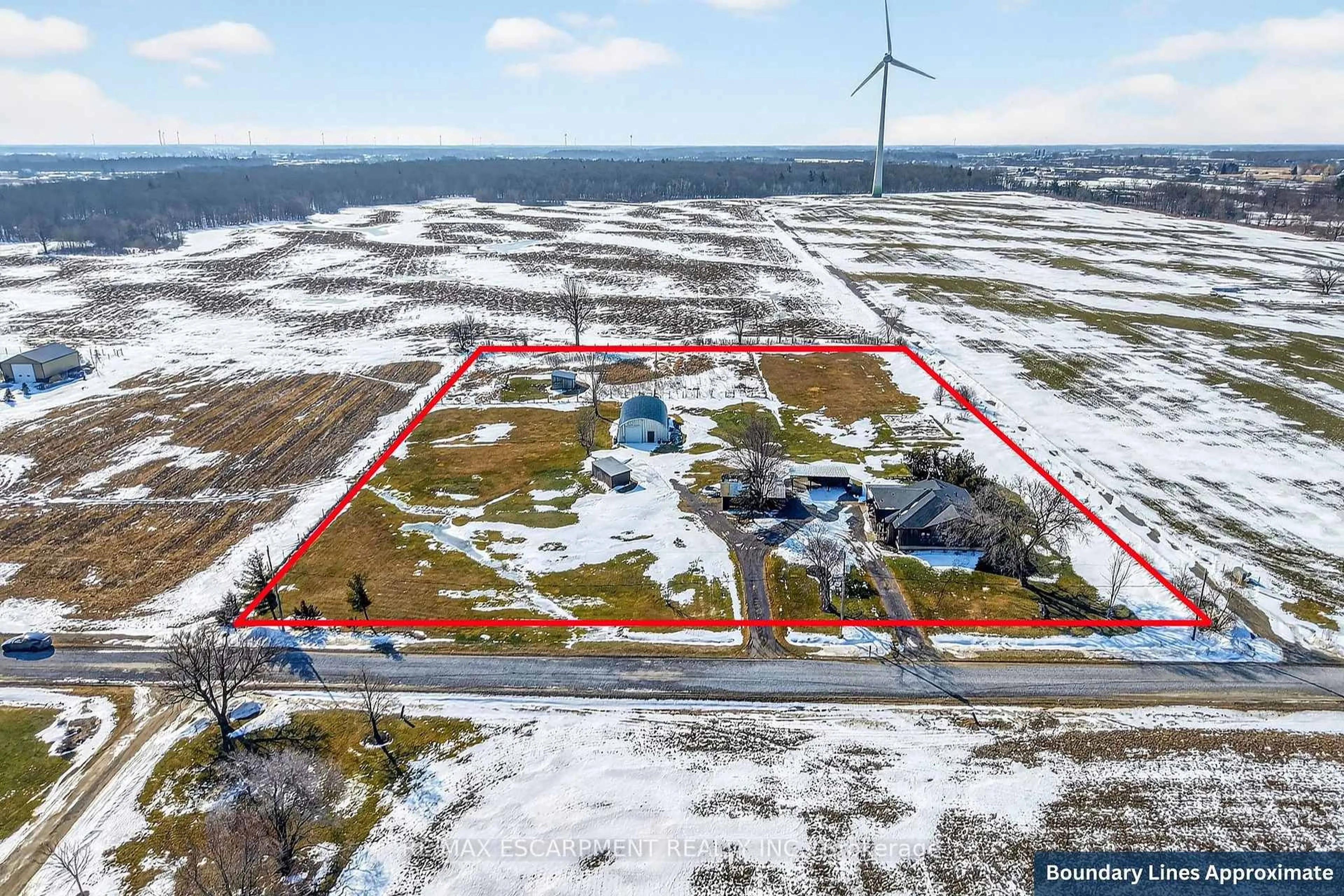 A pic from outside/outdoor area/front of a property/back of a property/a pic from drone, building for 6724 Elcho Rd, West Lincoln Ontario L0R 2J0