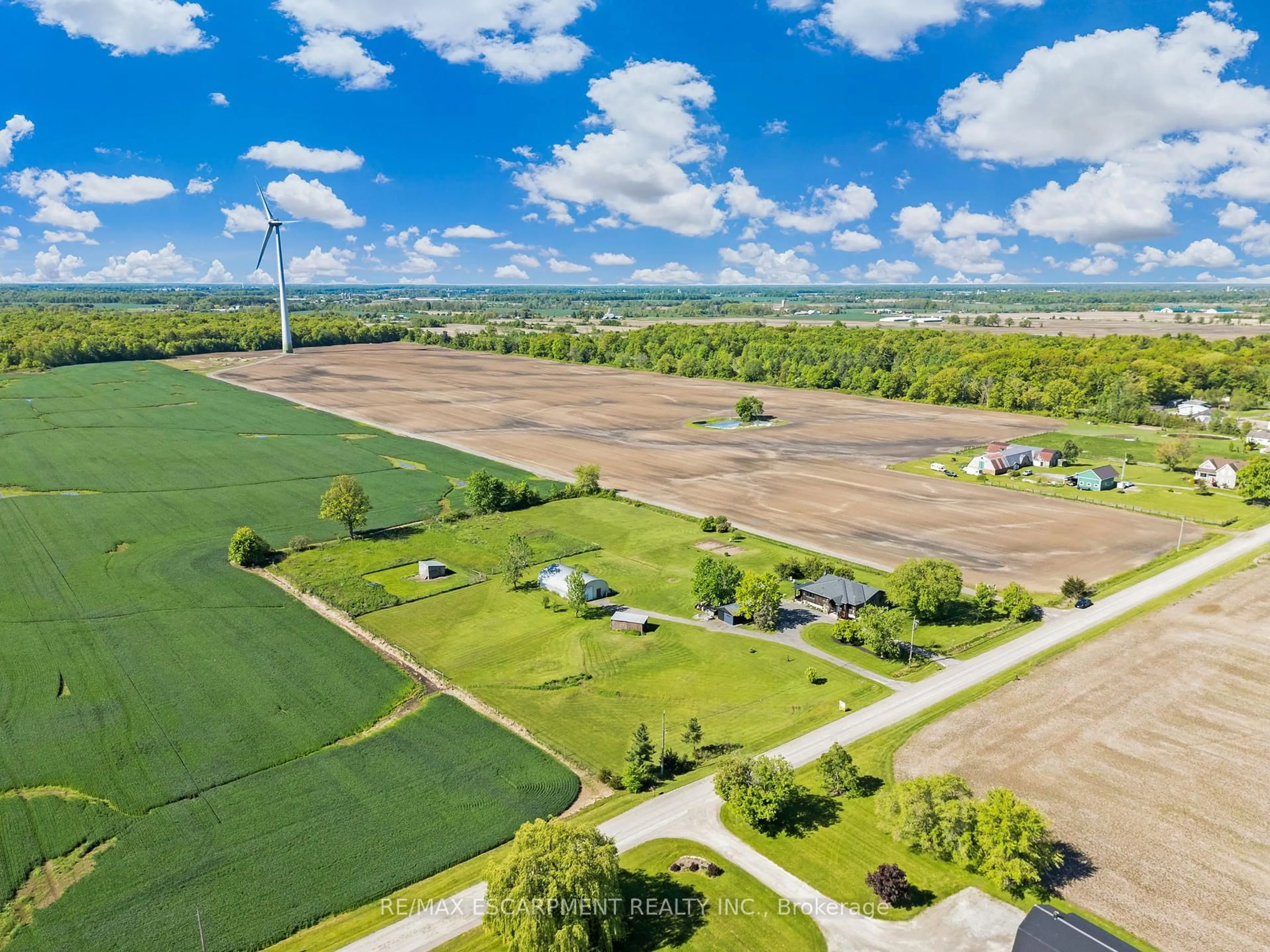 A pic from outside/outdoor area/front of a property/back of a property/a pic from drone, mountain view for 6724 Elcho Rd, West Lincoln Ontario L0R 2J0