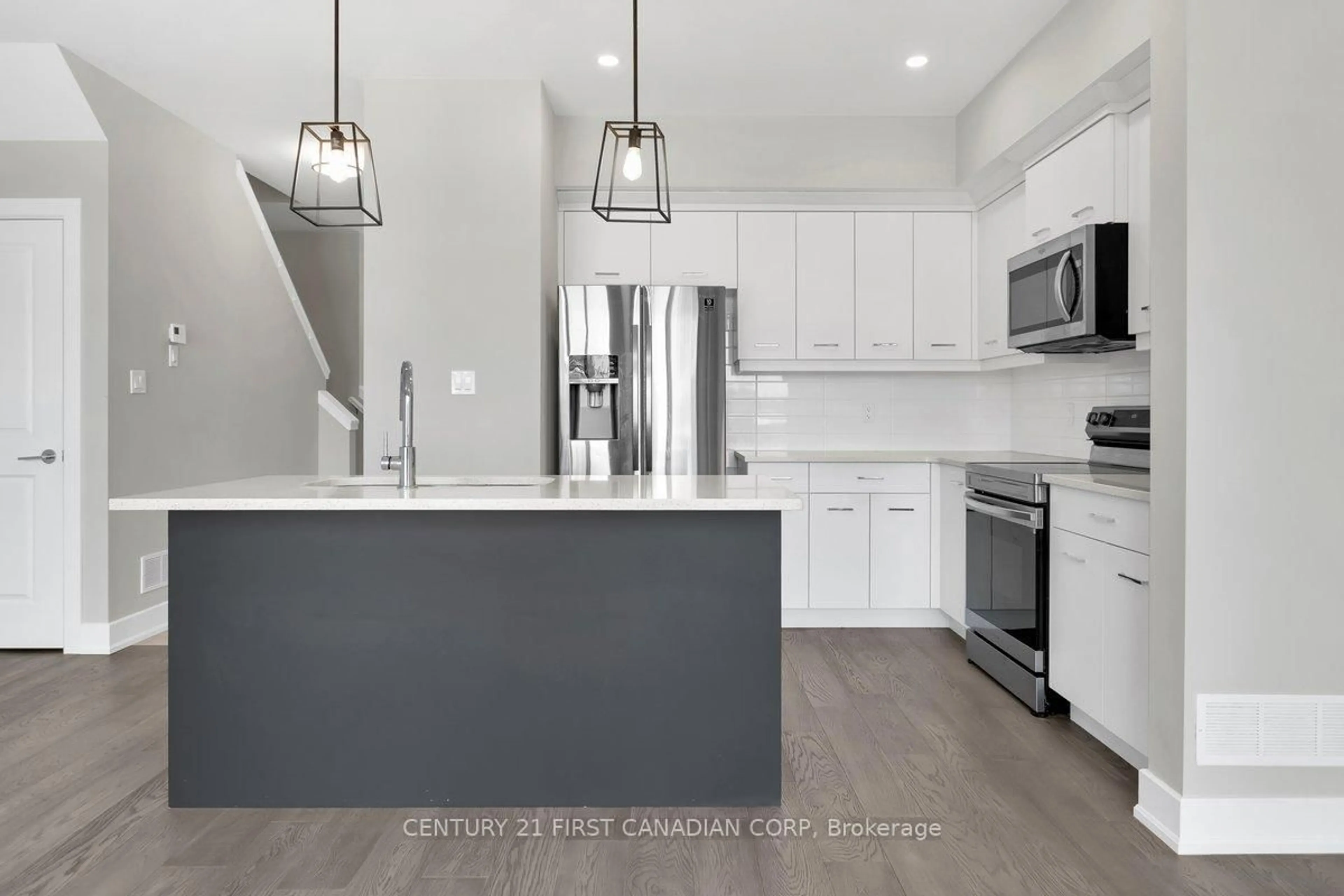 Open concept kitchen, ceramic/tile floor for 601 Lions Park Dr #21, Strathroy-Caradoc Ontario N0L 1W0