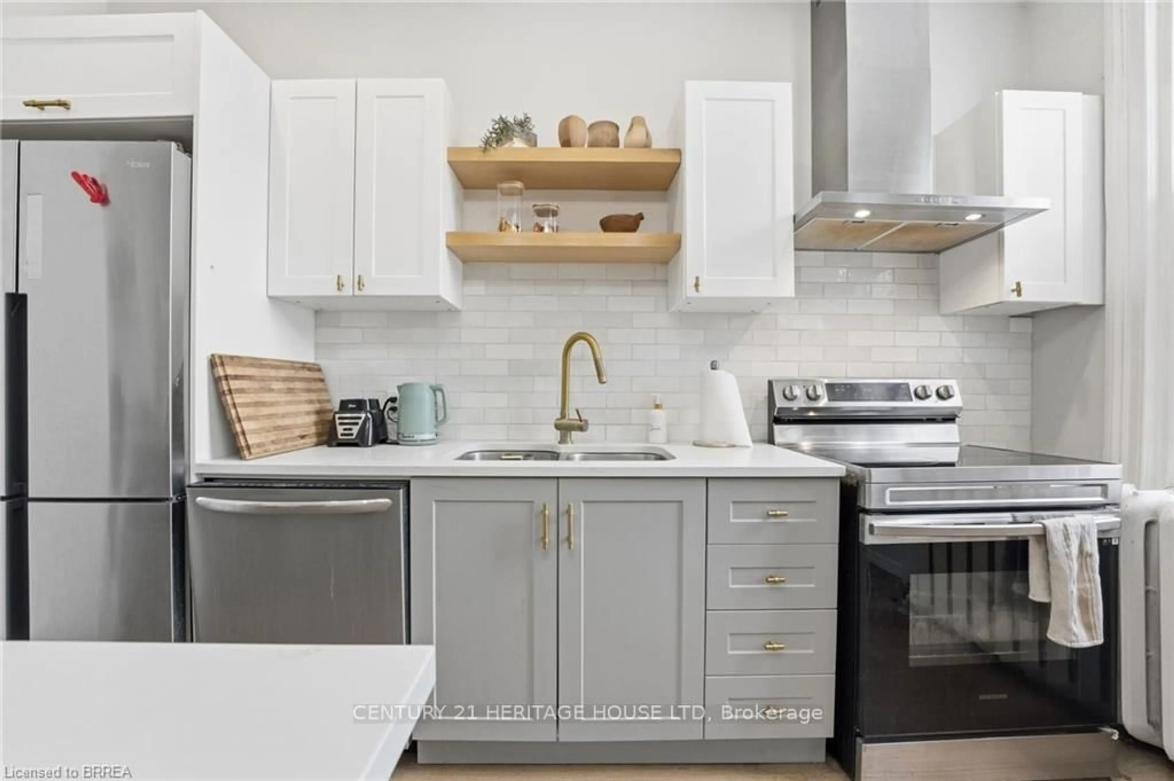 Open concept kitchen, ceramic/tile floor for 220 Nelson St, Brantford Ontario N3S 4C1