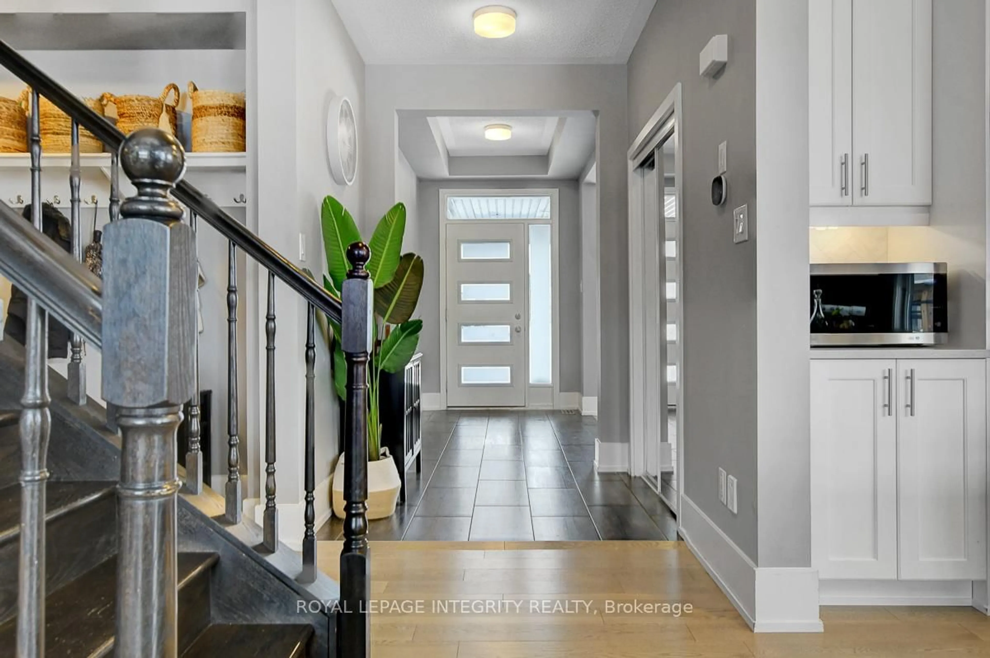 Indoor entryway for 129 Reliance Rdge, Ottawa Ontario K2V 0R3