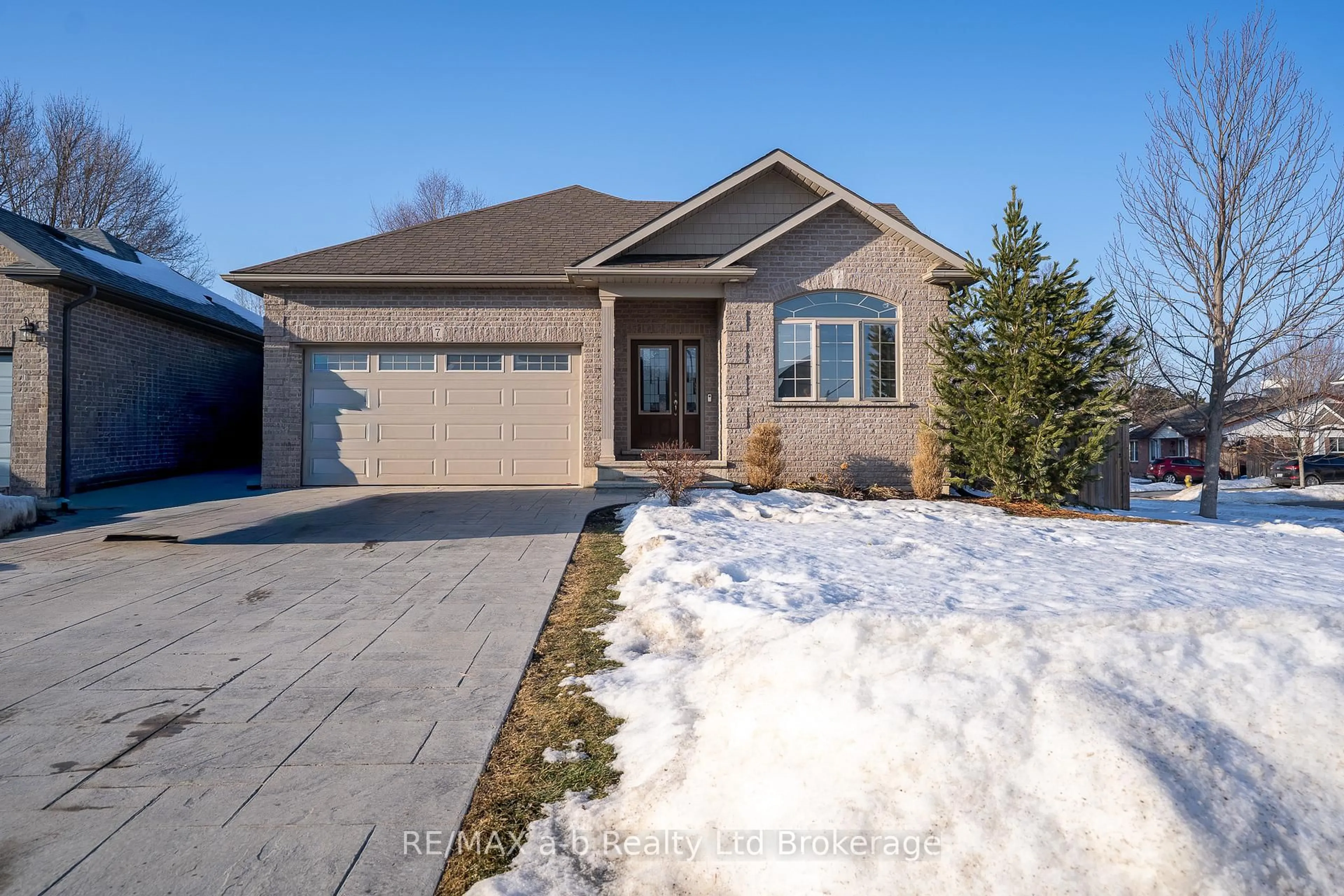 Home with brick exterior material, street for 7 IRVING Dr, Norwich Ontario N0J 1P0