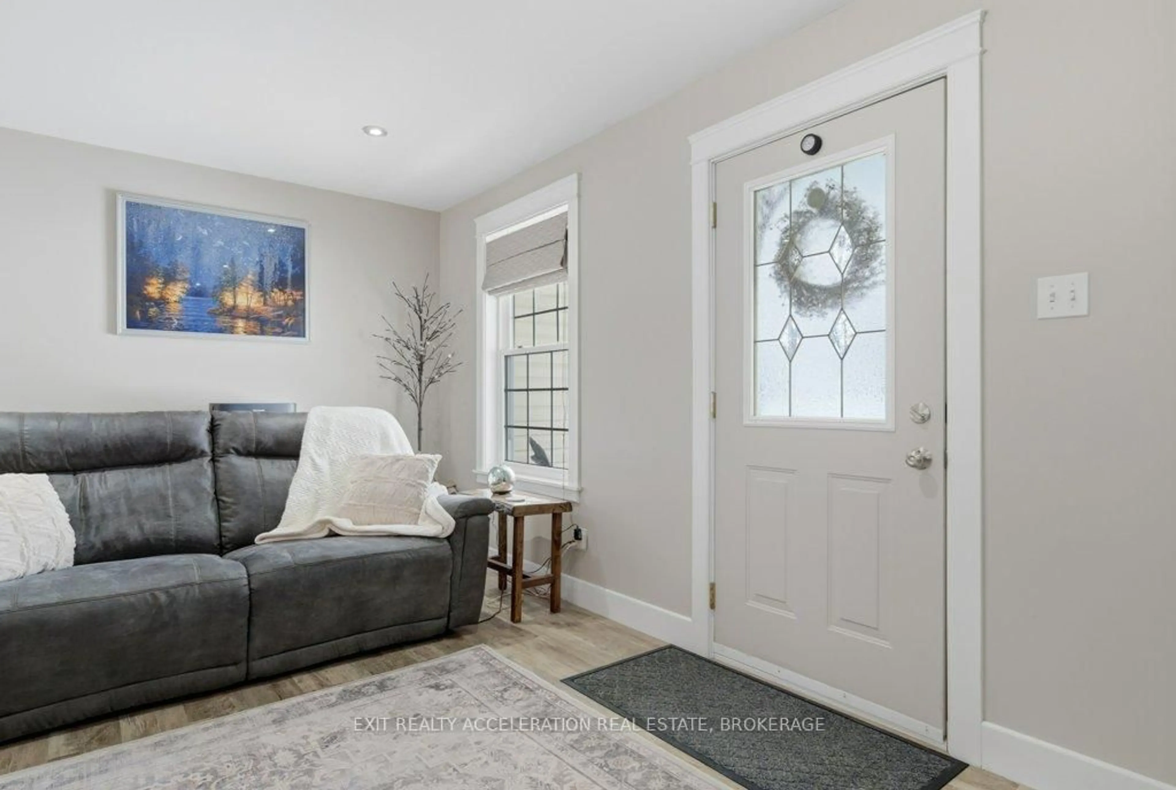 Indoor entryway for 494 County Rd 8, Napanee Ontario K7R 3K6