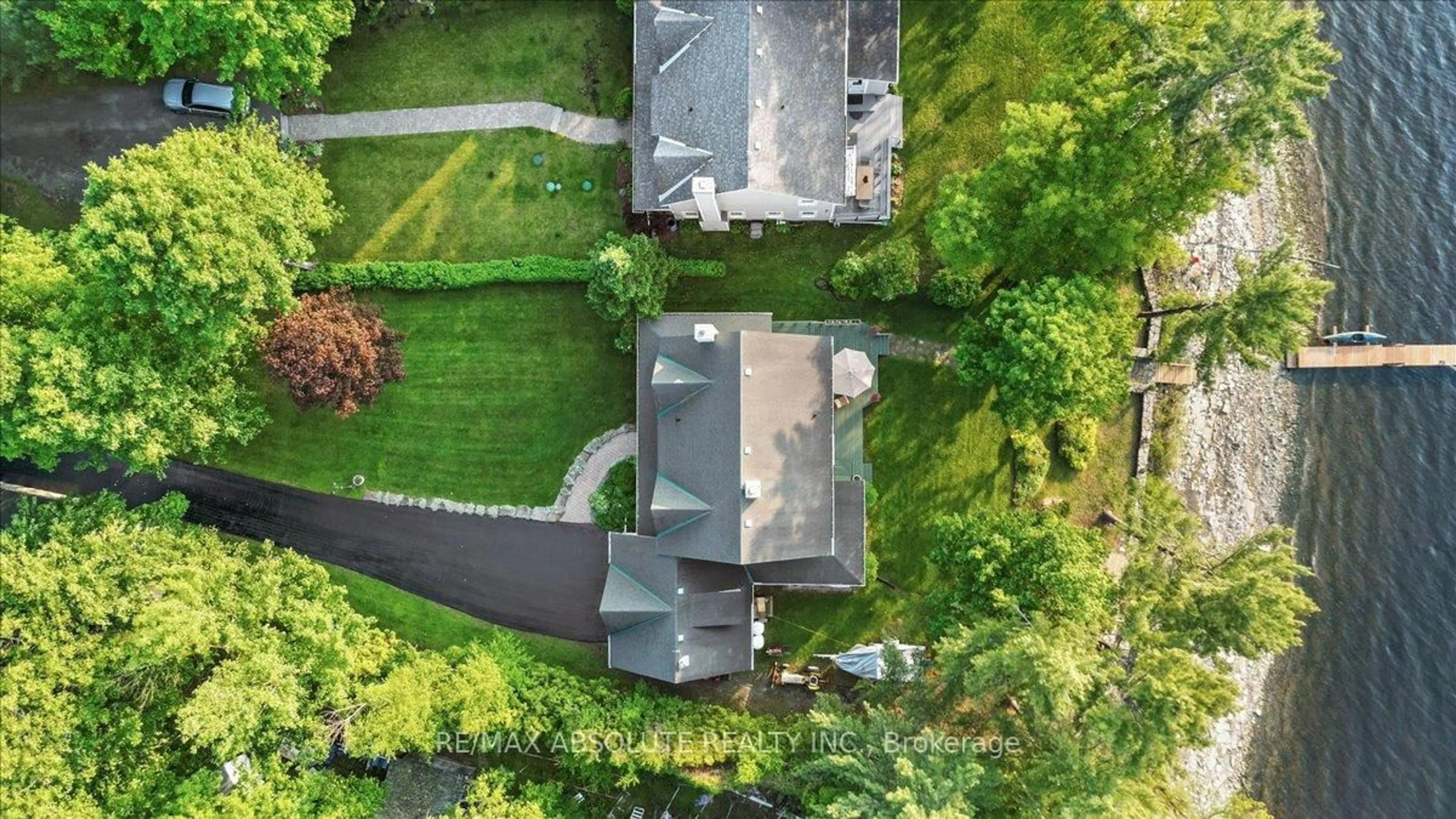 A pic from outside/outdoor area/front of a property/back of a property/a pic from drone, street for 4098 Armitage Ave, Ottawa Ontario K0A 1T0