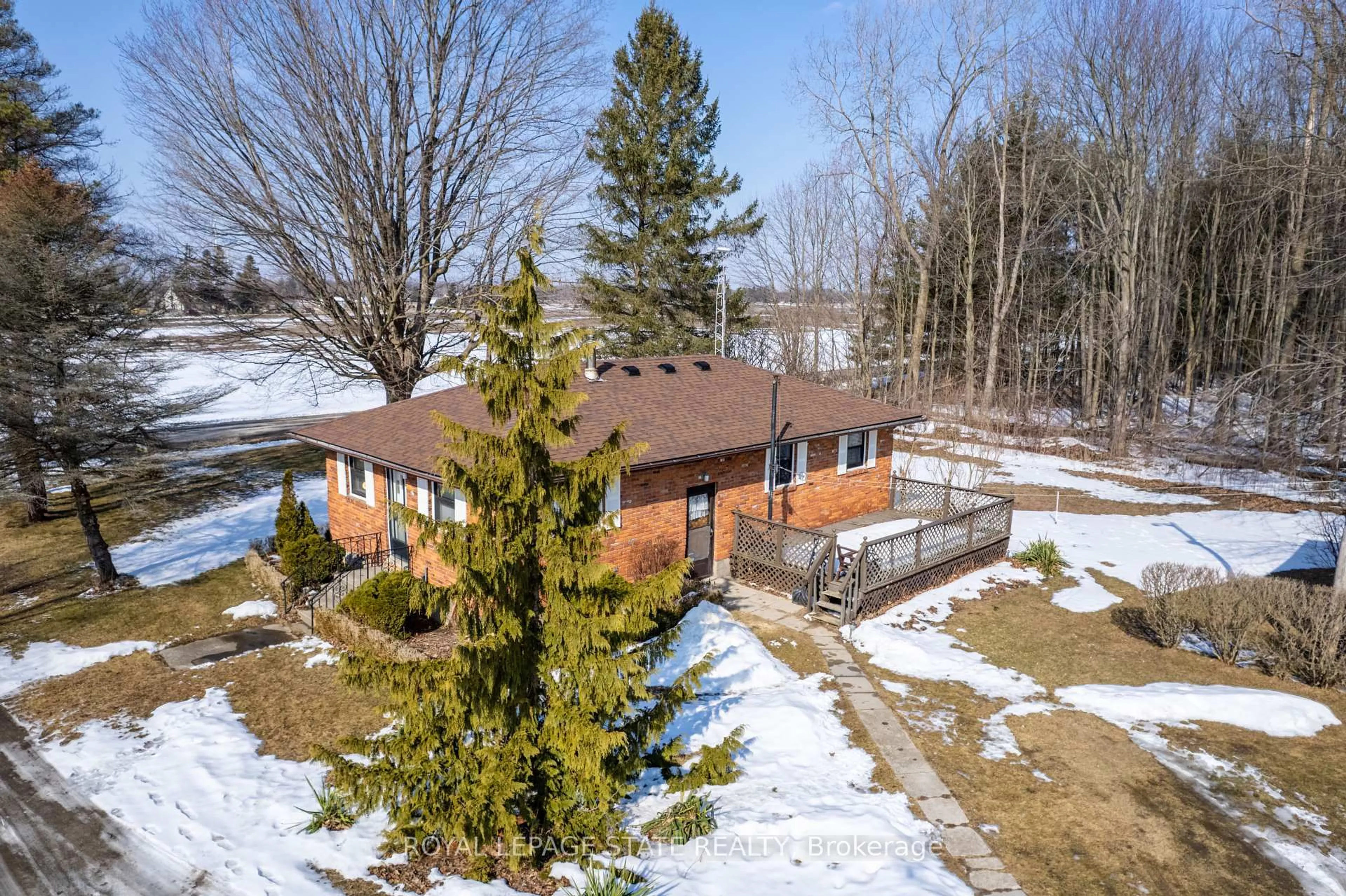 A pic from outside/outdoor area/front of a property/back of a property/a pic from drone, water/lake/river/ocean view for 33861 Flanagan Rd, Wainfleet Ontario N0A 1K0