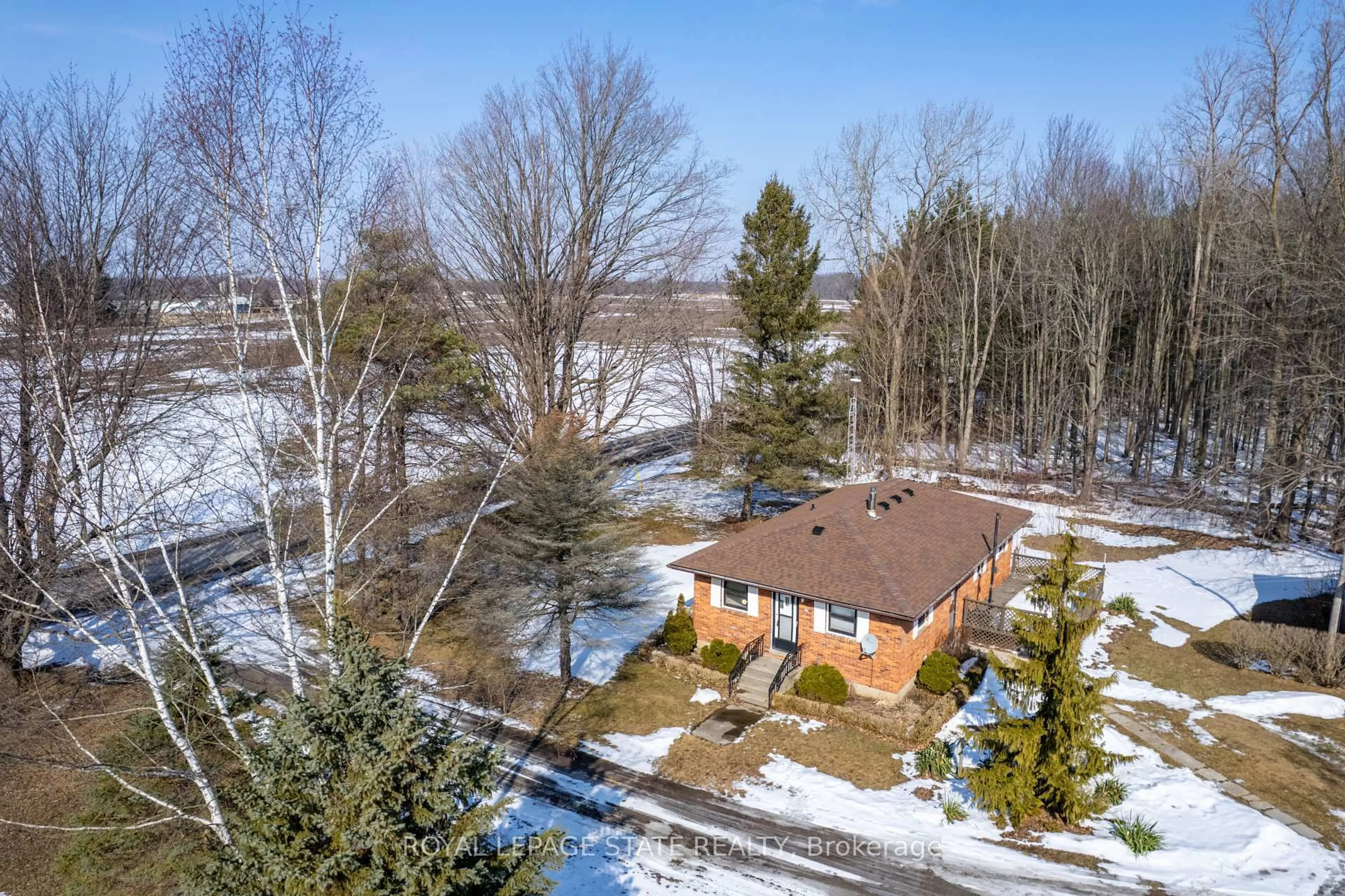 A pic from outside/outdoor area/front of a property/back of a property/a pic from drone, water/lake/river/ocean view for 33861 Flanagan Rd, Wainfleet Ontario N0A 1K0