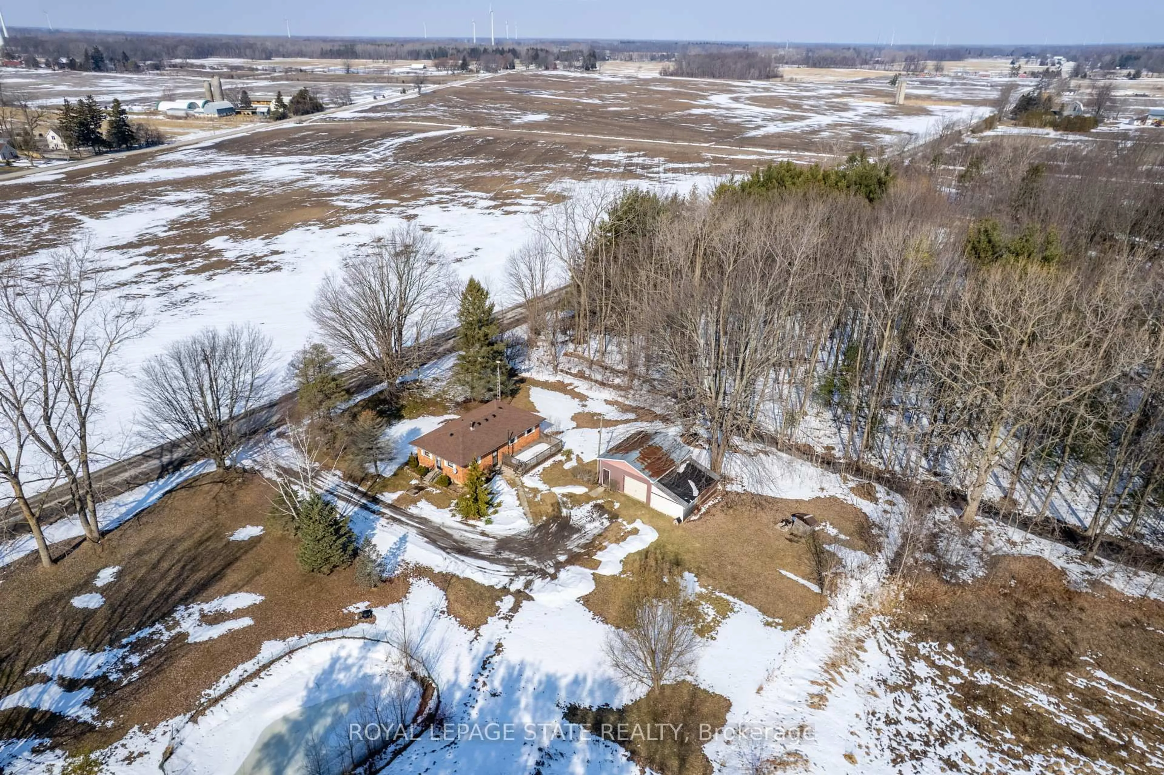 A pic from outside/outdoor area/front of a property/back of a property/a pic from drone, water/lake/river/ocean view for 33861 Flanagan Rd, Wainfleet Ontario N0A 1K0