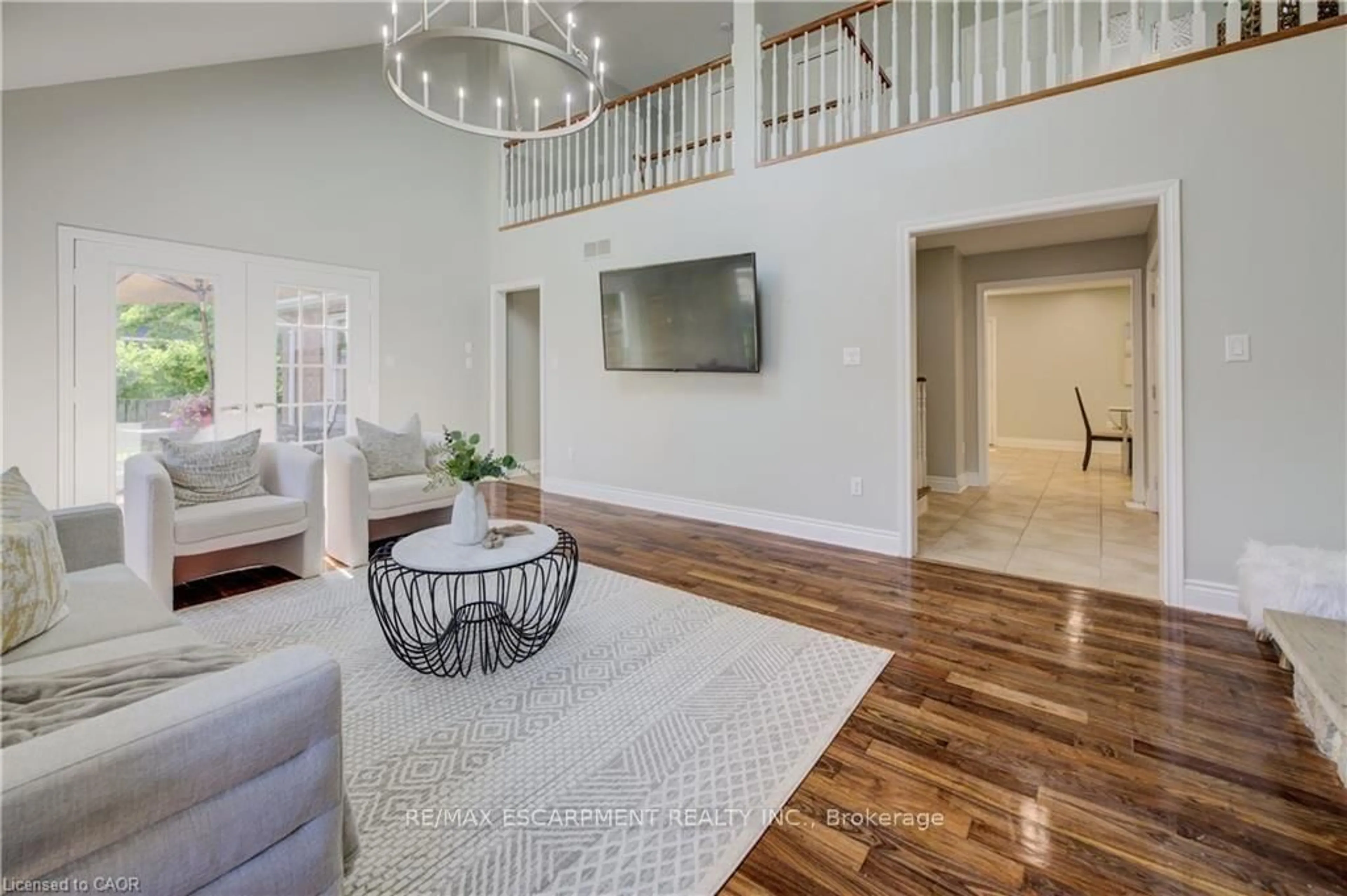 Living room with furniture, unknown for 5180 Southgate Ave, Niagara Falls Ontario L2E 7G5