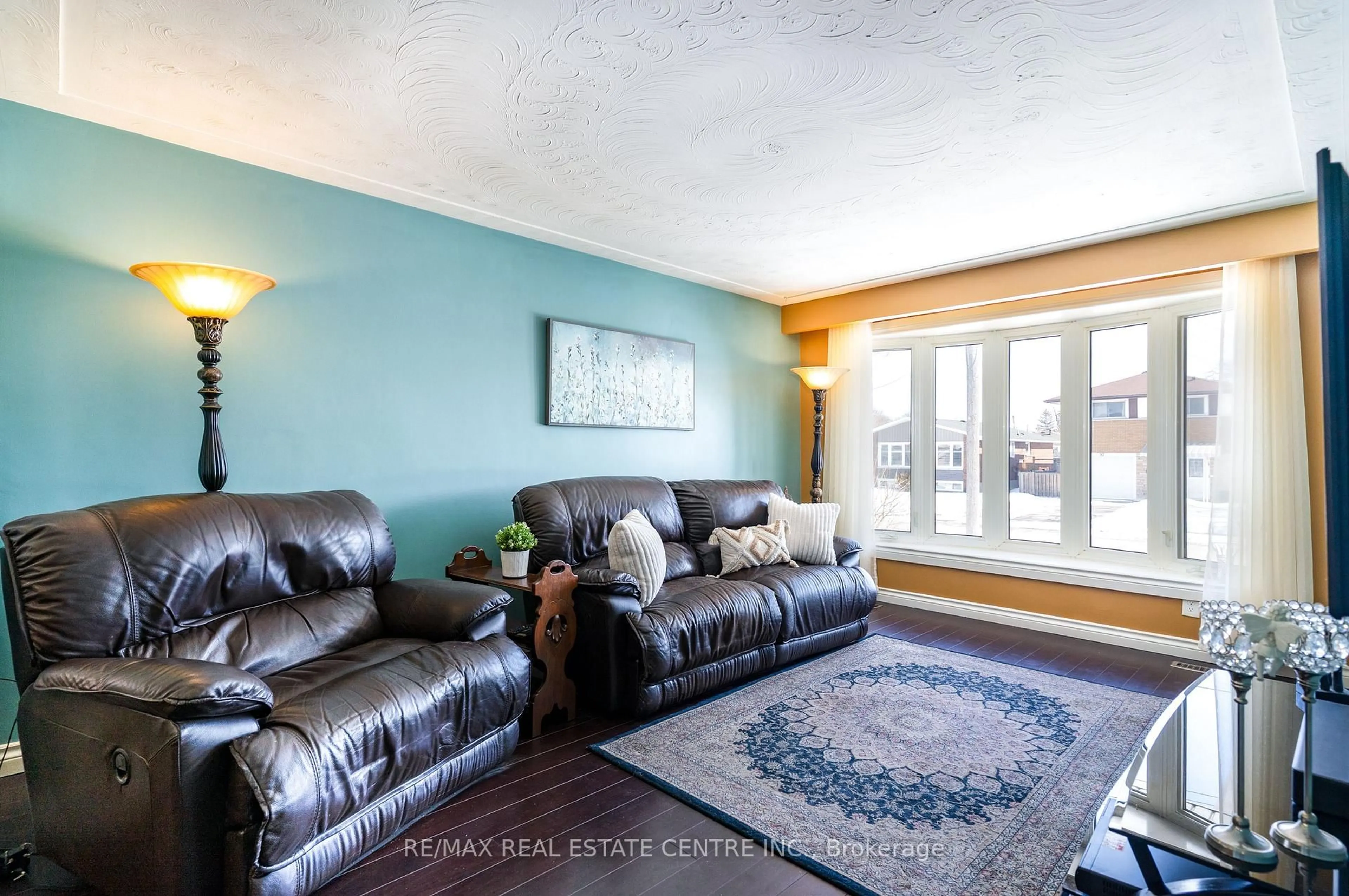 Living room with furniture, unknown for 102 Greeningdon Dr, Hamilton Ontario L9A 3A7