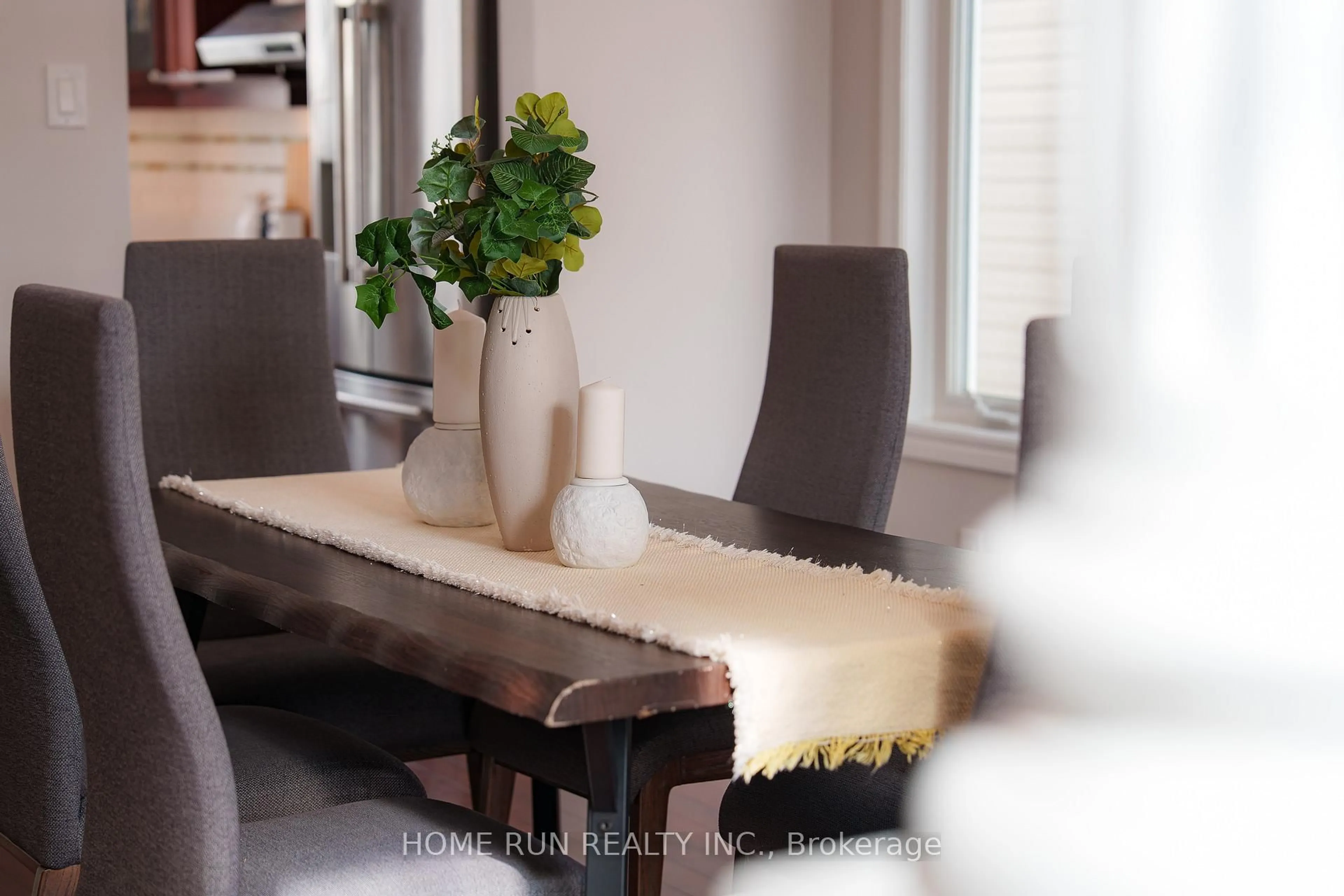 Dining room, wood/laminate floor for 531 Bretby Cres, Ottawa Ontario K2J 5P9