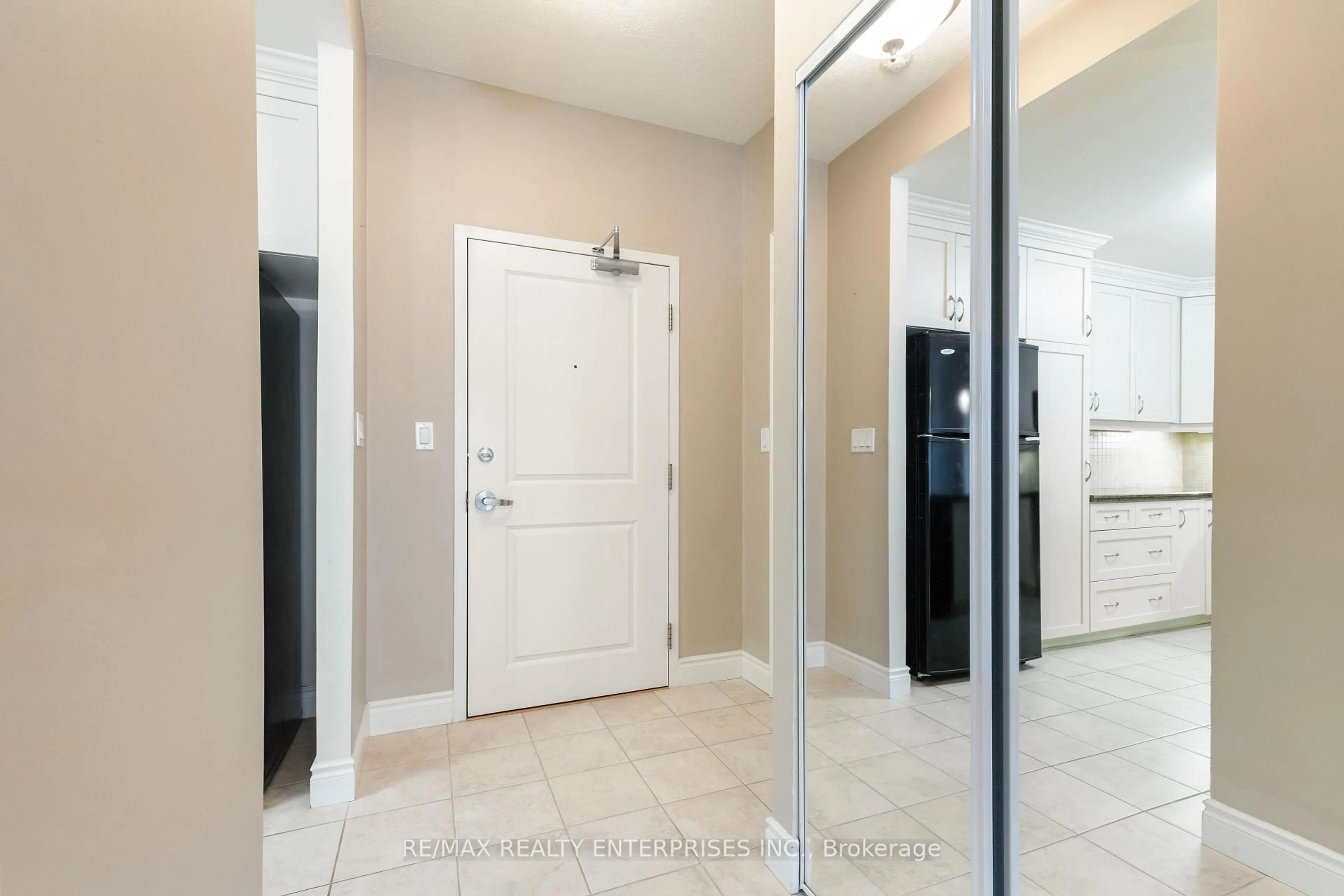 Indoor entryway for 125 Wilson St #315, Hamilton Ontario L9G 0B3