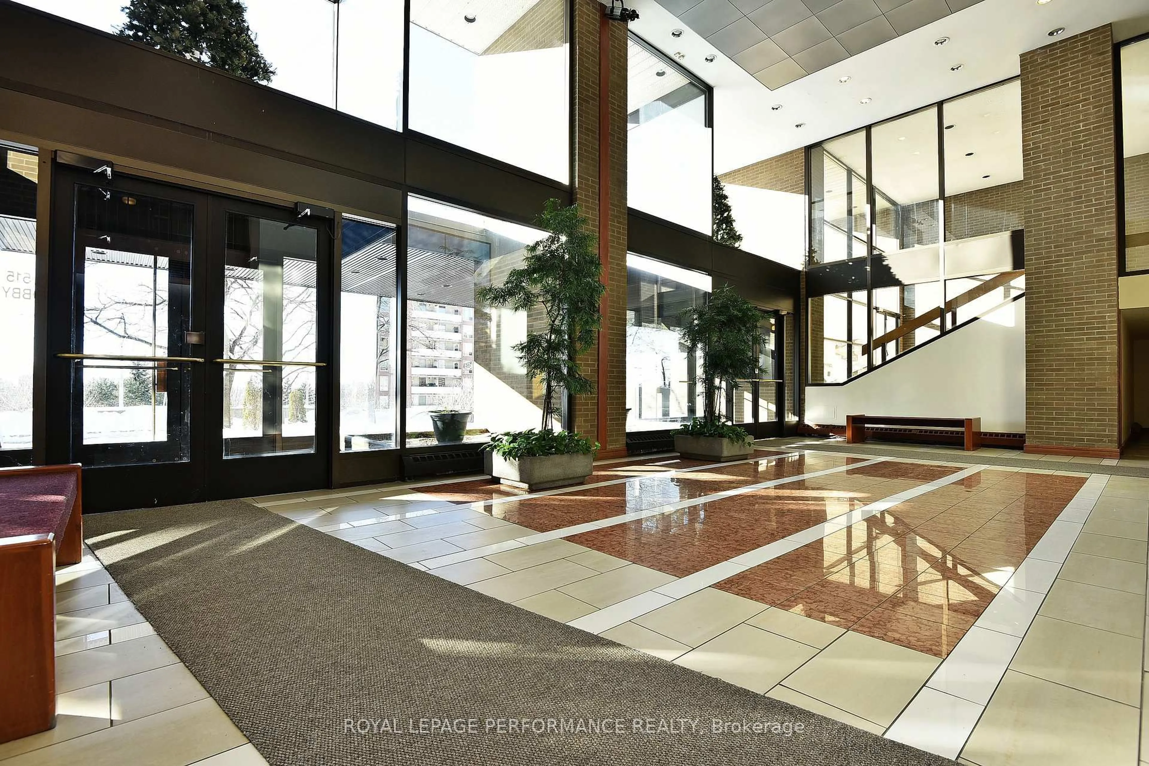 Indoor foyer for 515 St Laurent Blvd #344, Ottawa Ontario K1K 3X5