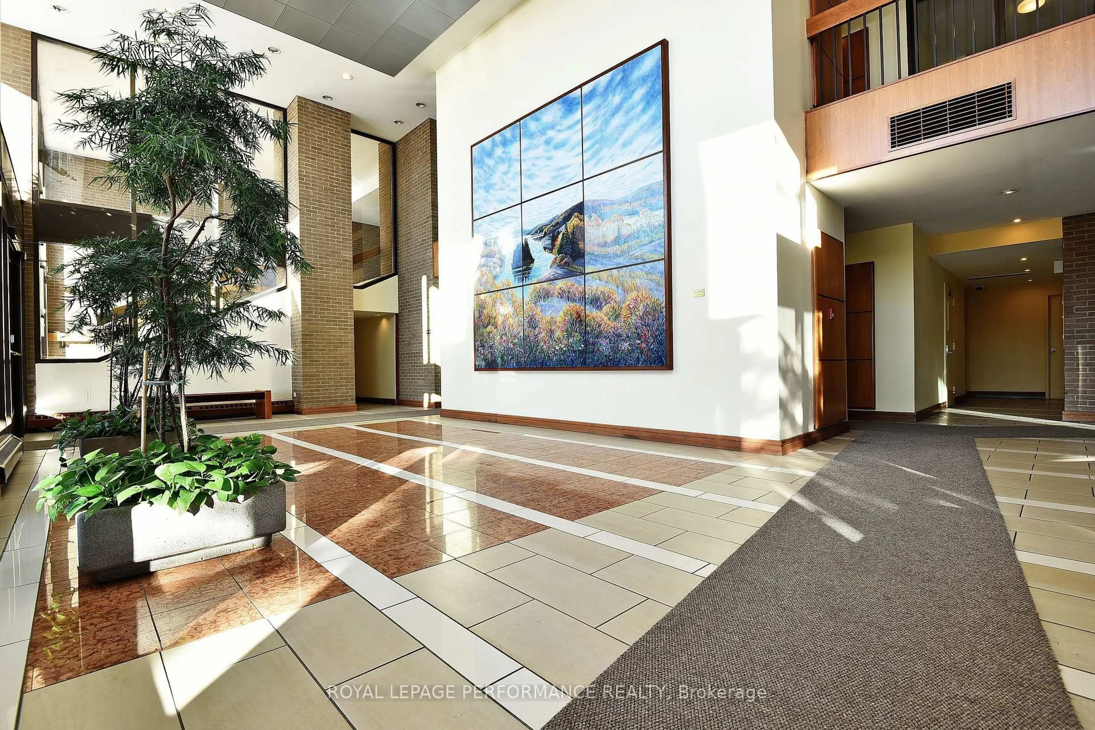 Indoor foyer for 515 St Laurent Blvd #344, Ottawa Ontario K1K 3X5