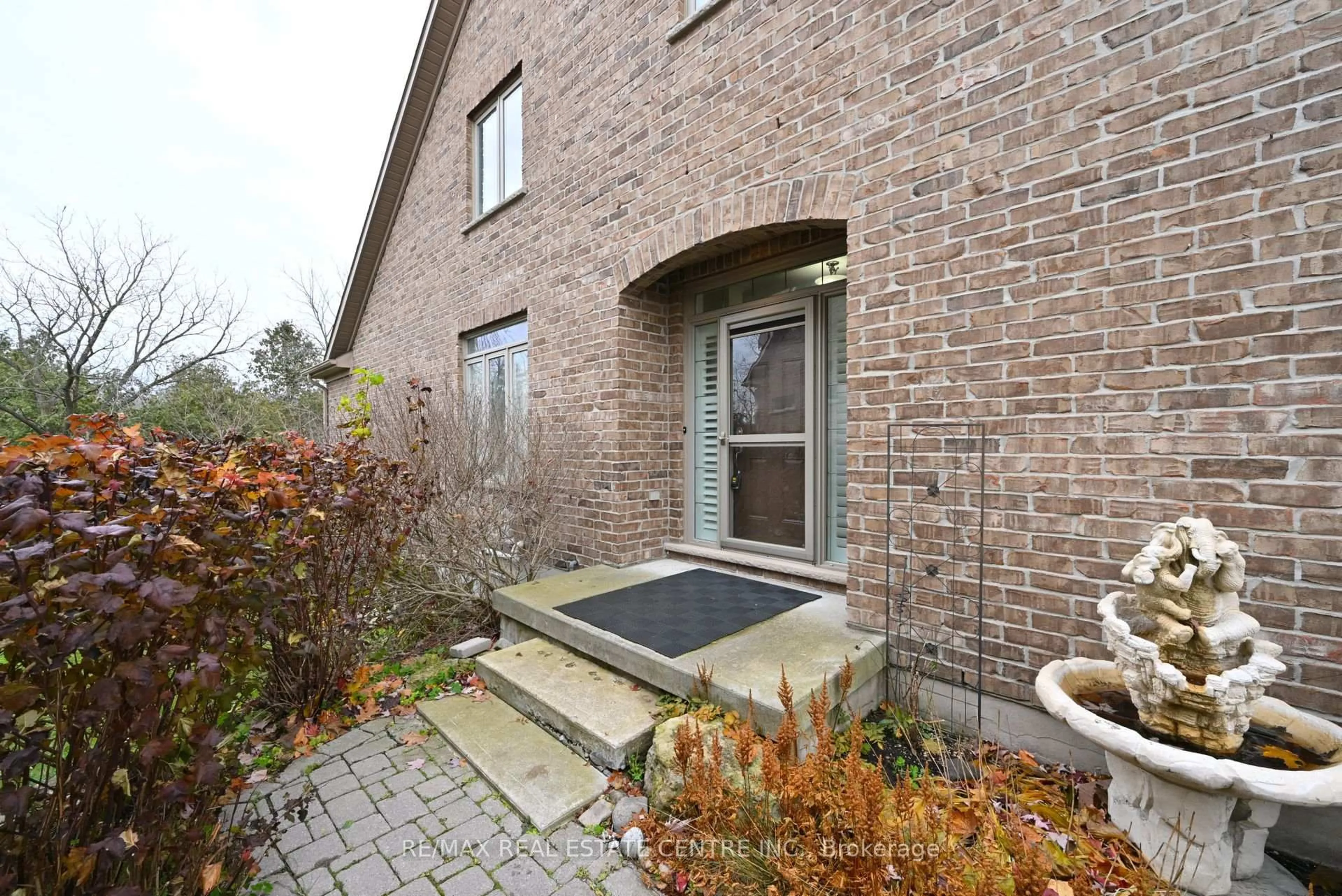 Home with brick exterior material, street for 249 Millview Crt, Guelph/Eramosa Ontario N0B 2K0