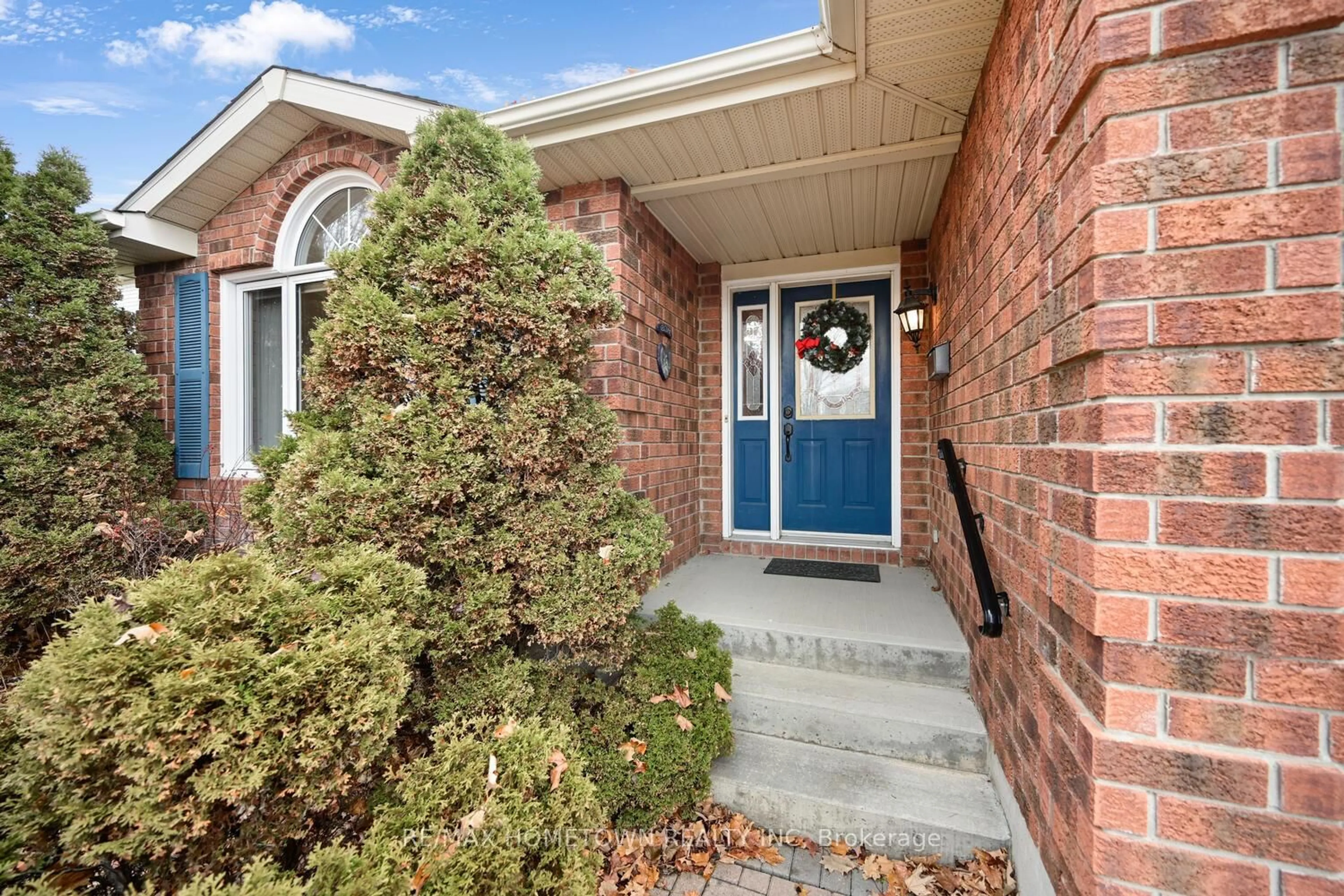 Unknown for 1095 Bridlewood Dr, Brockville Ontario K6V 7G2