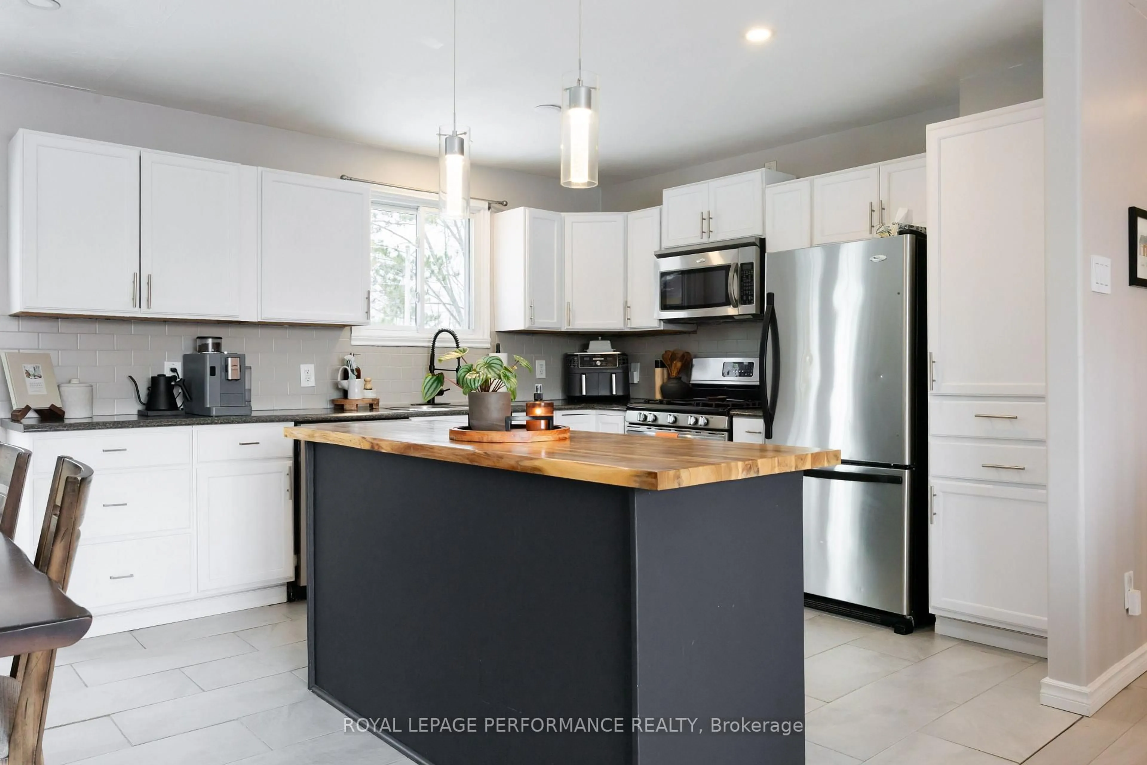 Contemporary kitchen, unknown for 17406 County Road 18 Rd, South Stormont Ontario K0C 2A0