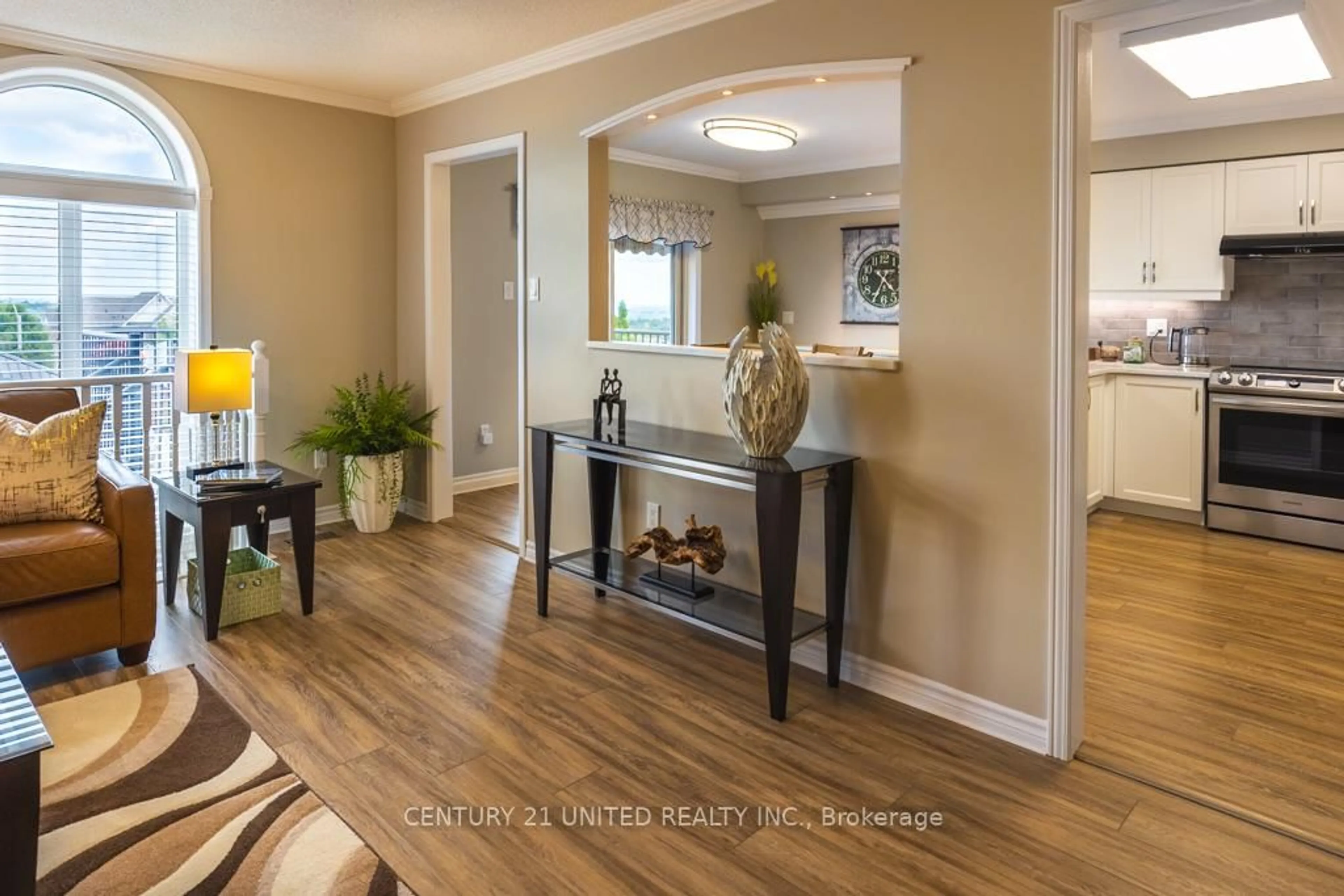 Indoor entryway for 1019 Baker St, Peterborough Ontario K9H 7P7