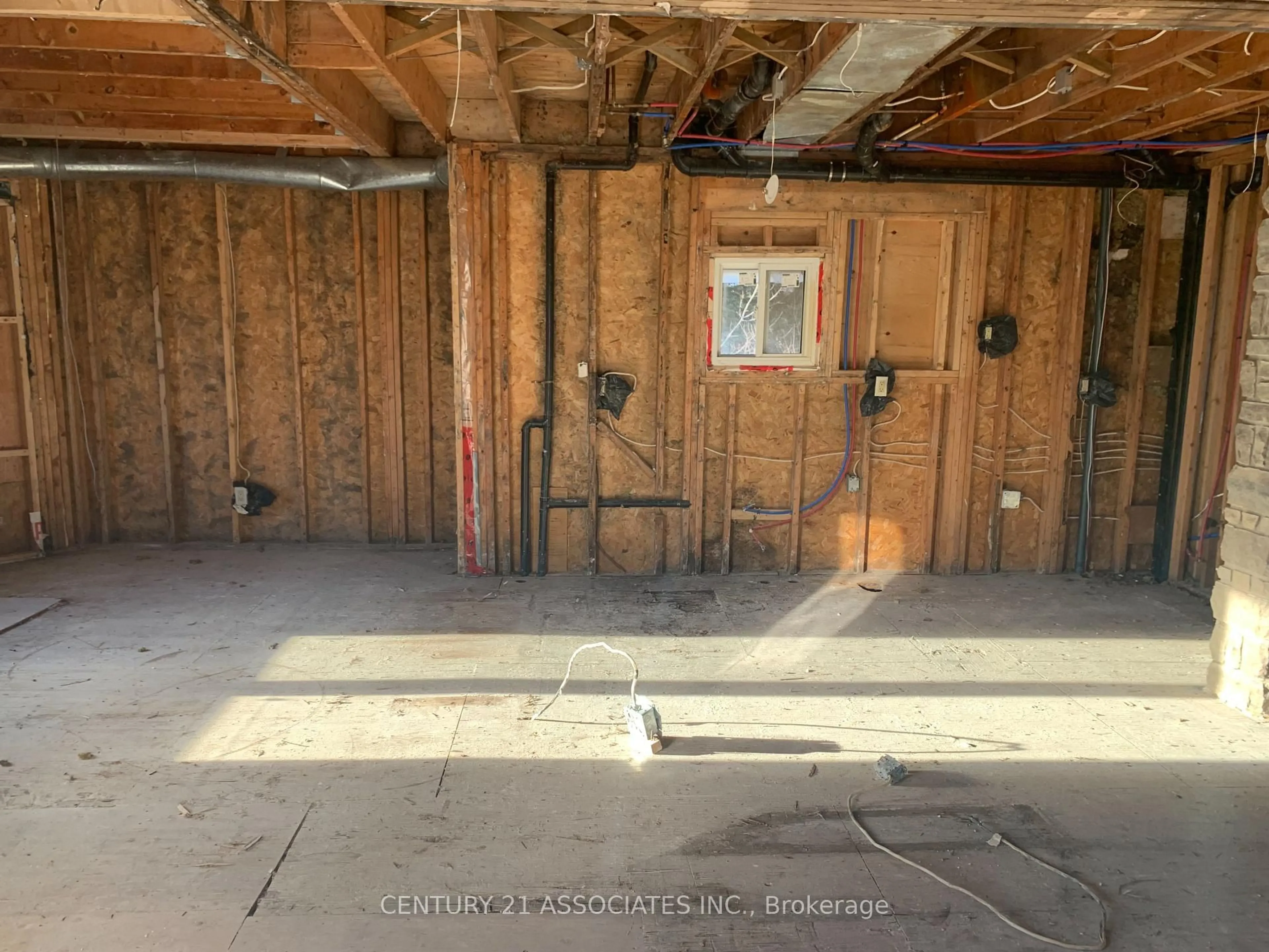 Indoor garage for 5211 Wellington Rd 24 Rd, Erin Ontario N0B 1T0