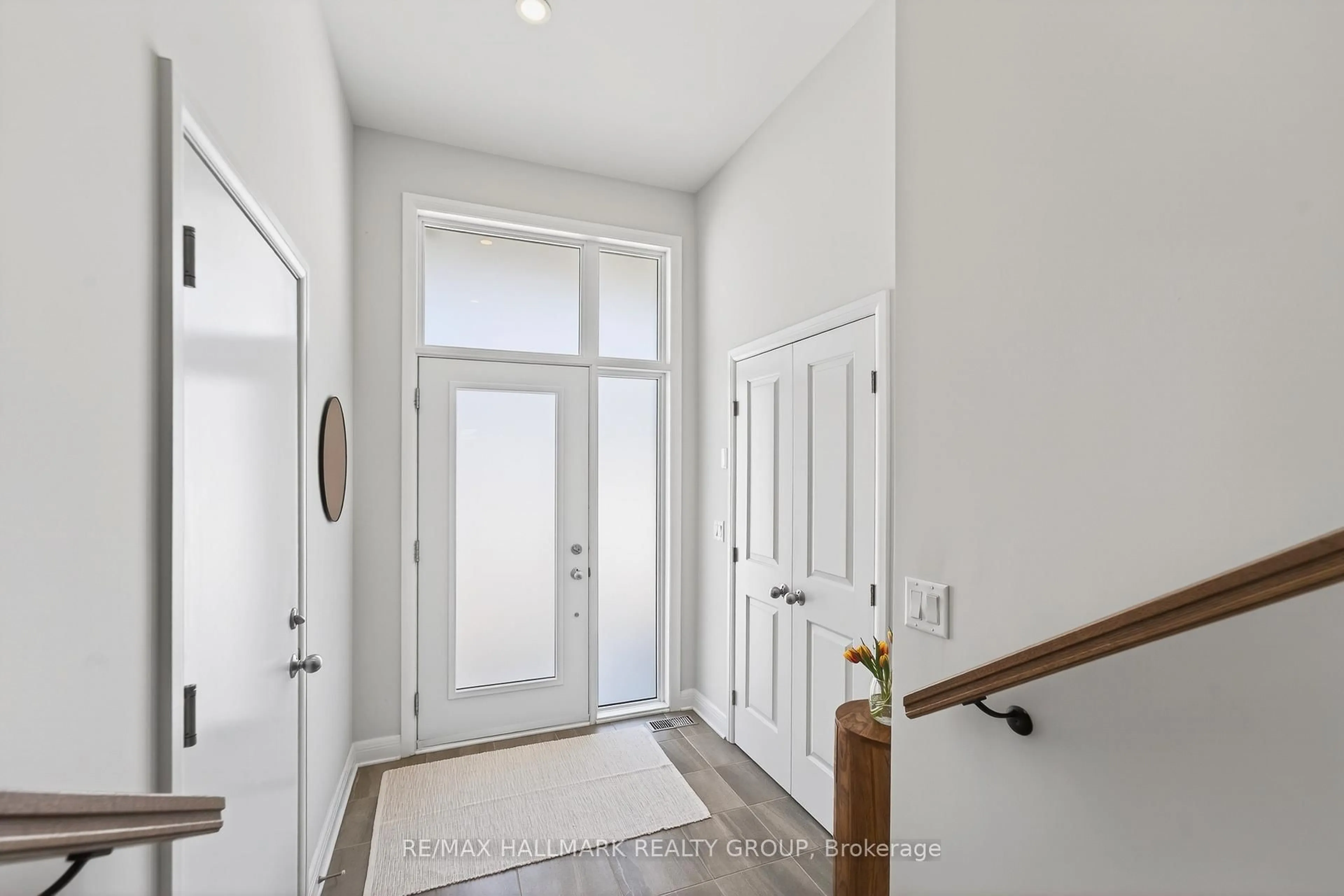 Indoor entryway for 869 Moses Tennisco St, Ottawa Ontario K1K 5A2