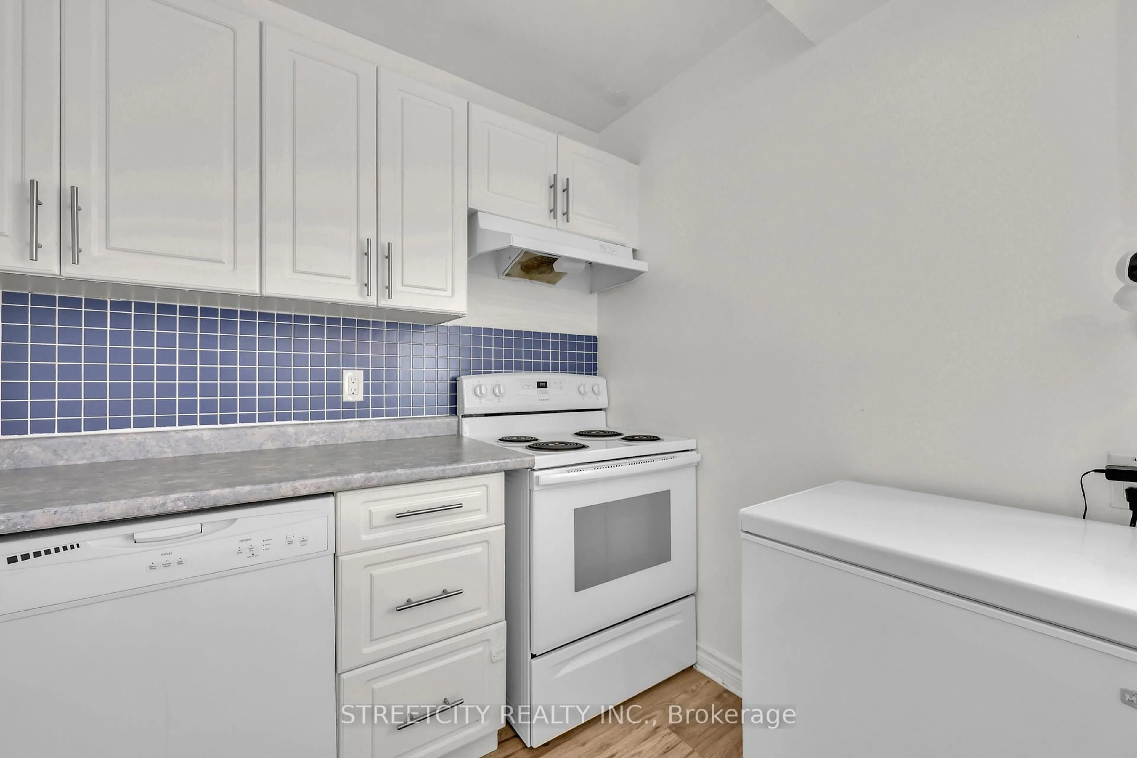 Standard kitchen, unknown for 253 Taylor St #8, London East Ontario N5Y 2J6
