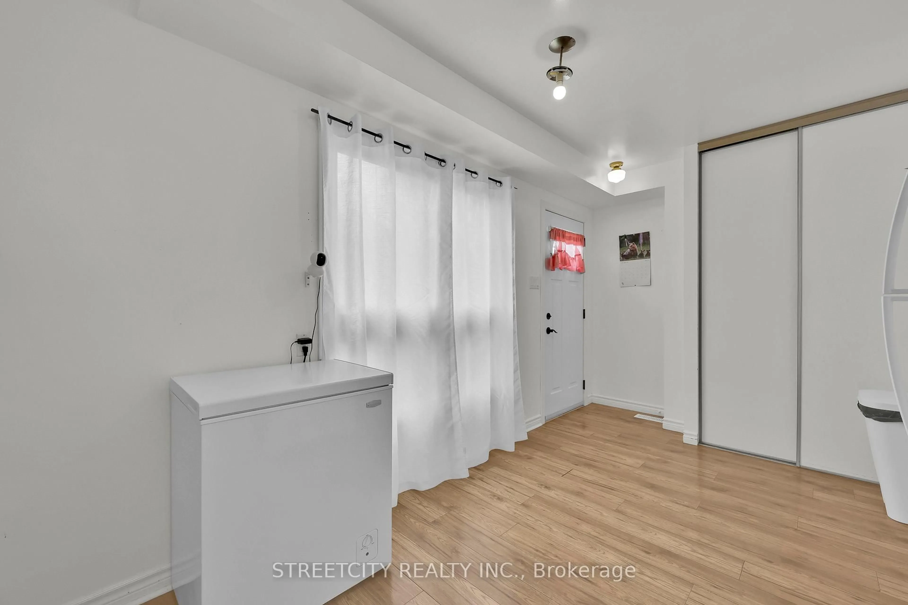 Unknown for 253 Taylor St #8, London East Ontario N5Y 2J6