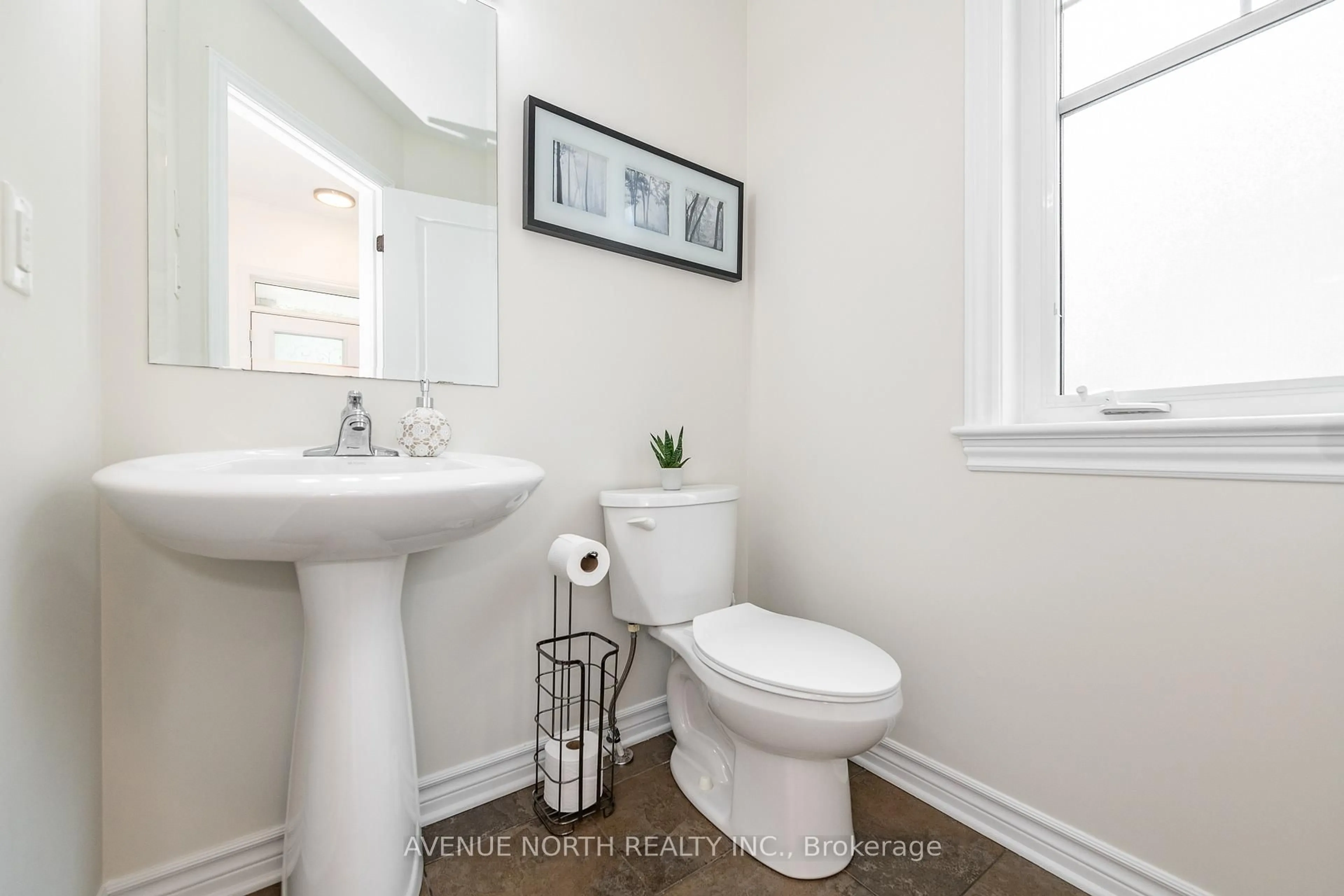 Standard bathroom, ceramic/tile floor for 448 Rochefort Circ, Ottawa Ontario K4A 0M9