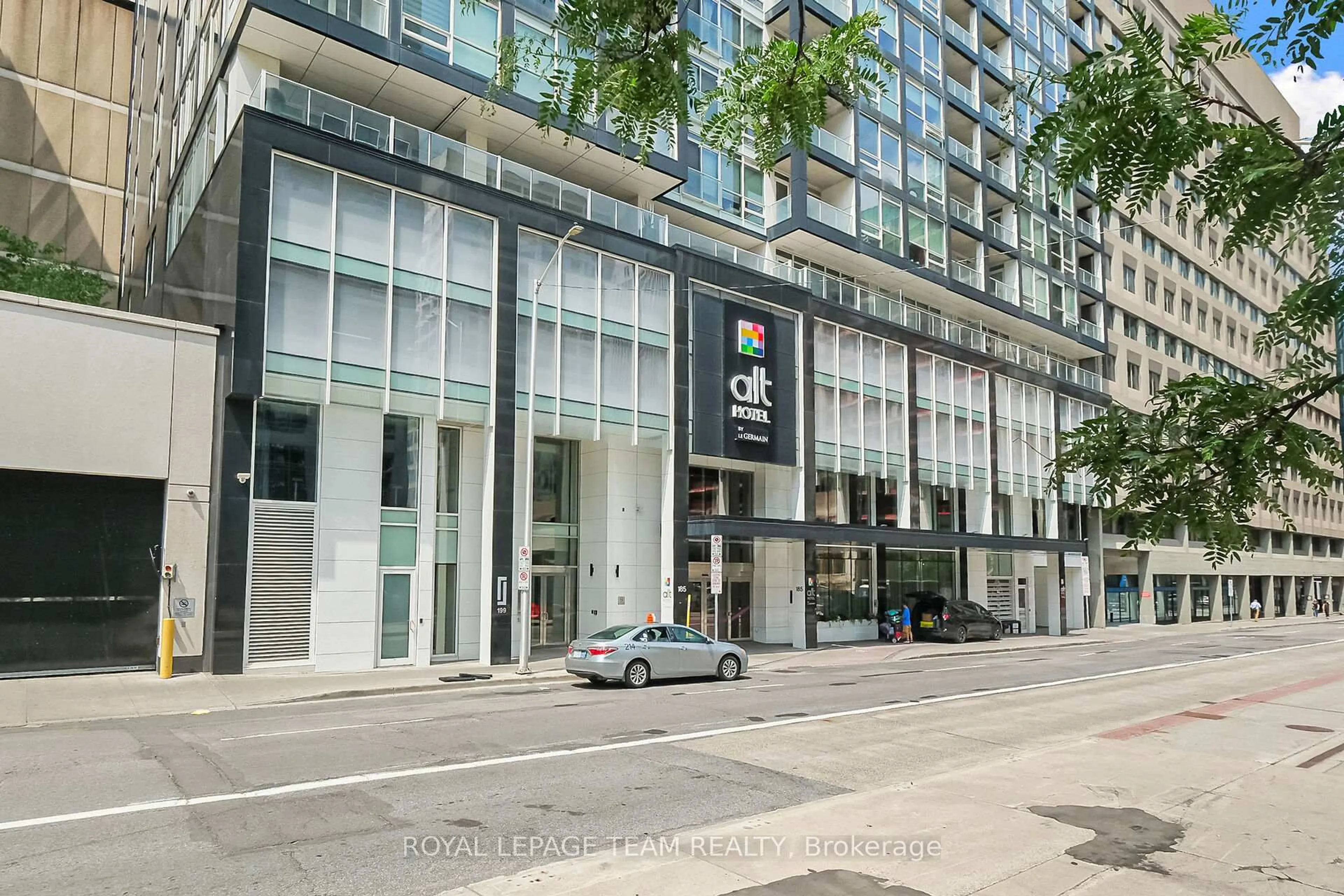 Indoor foyer for 199 Slater St #2204, Ottawa Ontario K1P 0C8