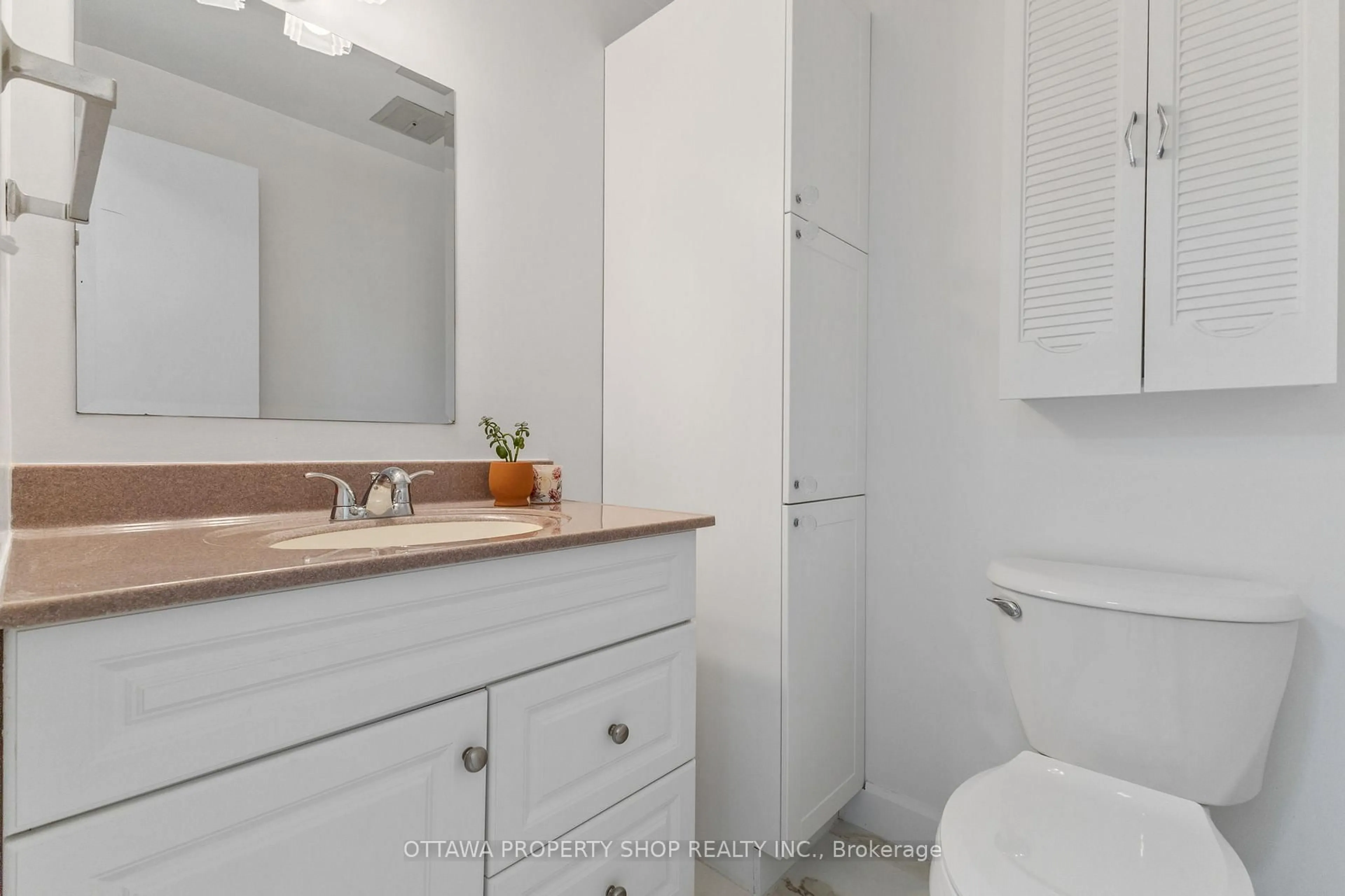 Standard bathroom, unknown for 20 Benlea Dr #D, Ottawa Ontario K2G 4A8