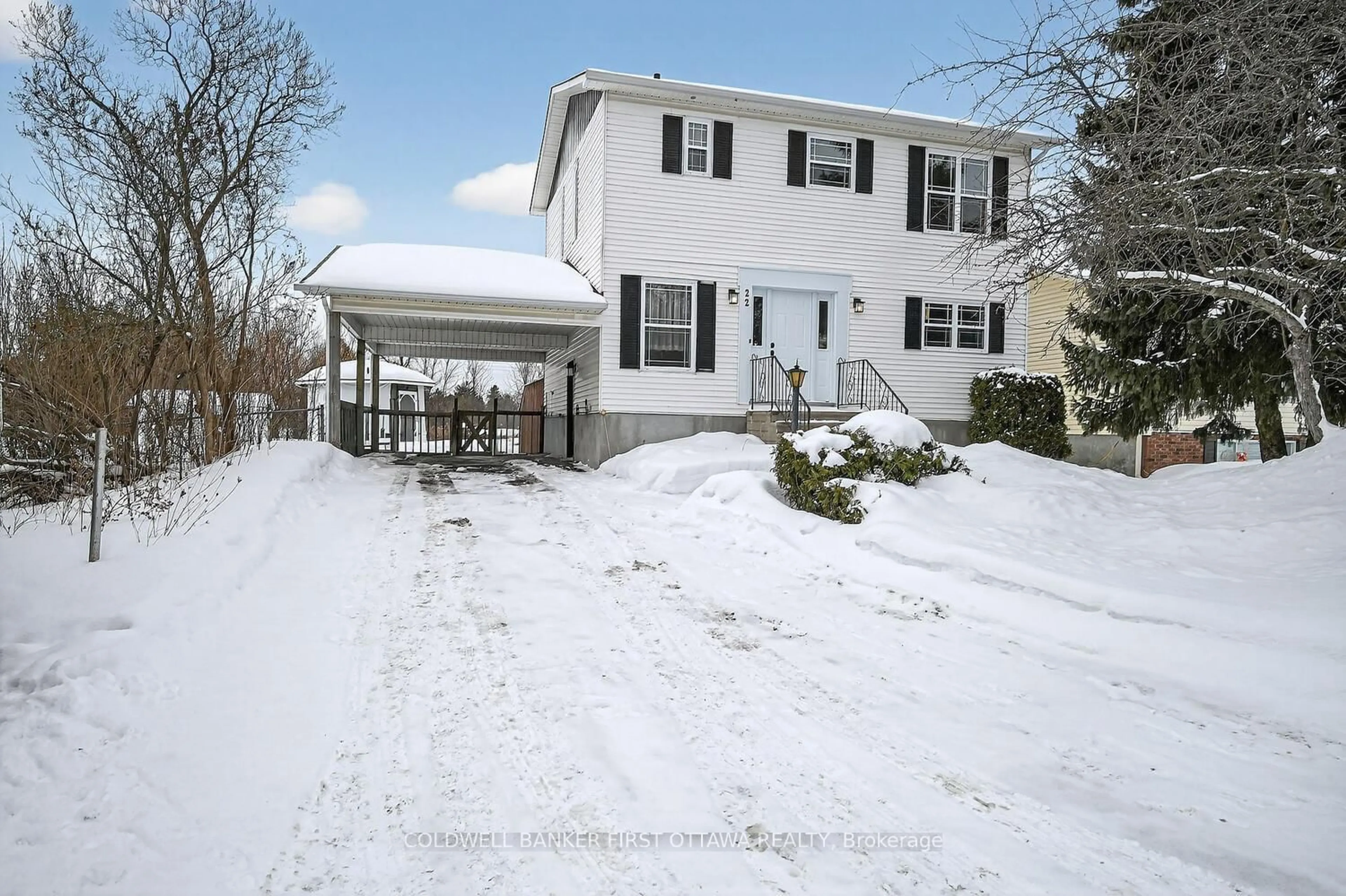 A pic from outside/outdoor area/front of a property/back of a property/a pic from drone, street for 22 Poole Creek Cres, Stittsville Ontario K2S 1T6