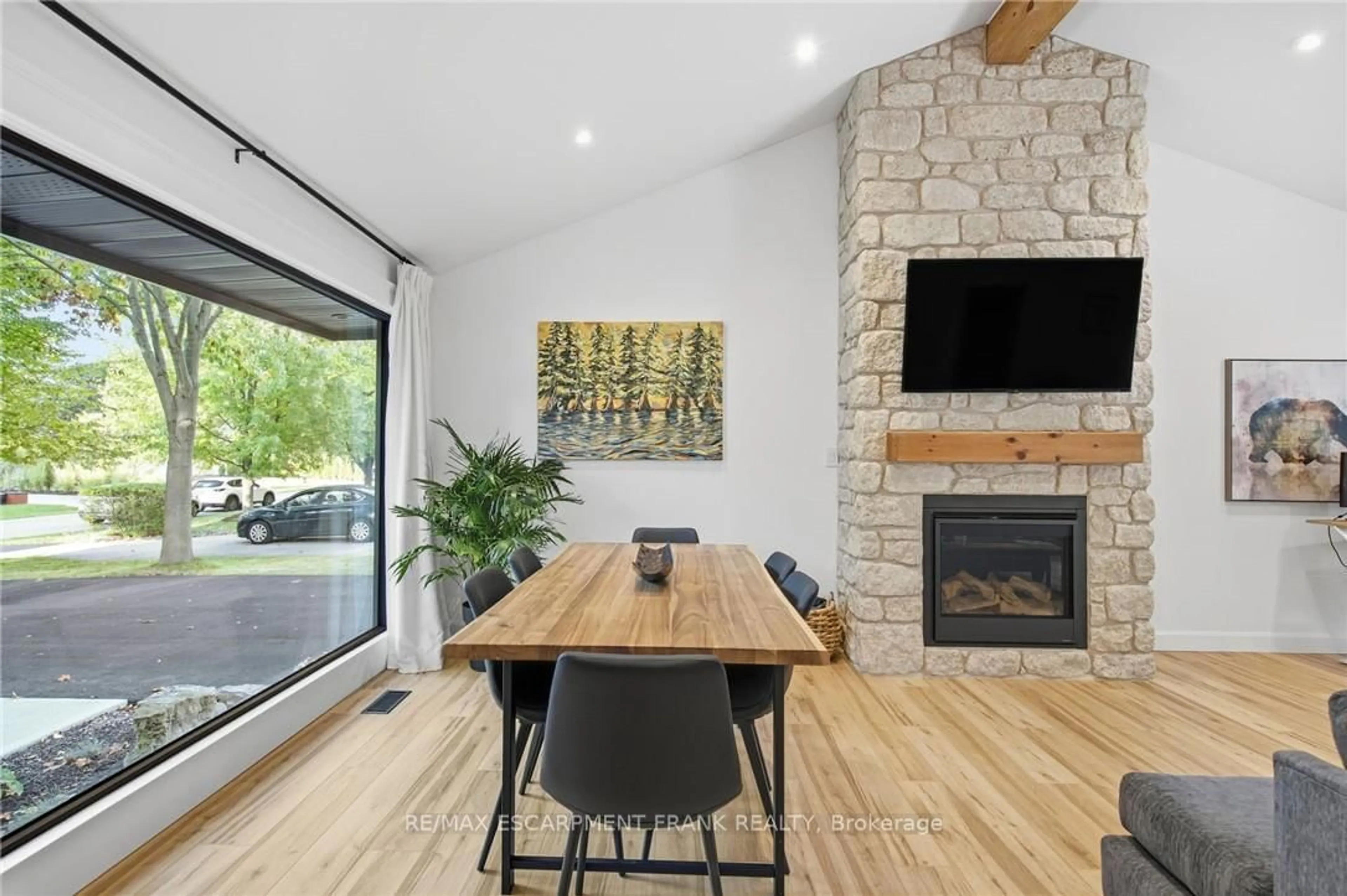 Unknown for 570 Westview Ave, Hamilton Ontario L9G 1N9