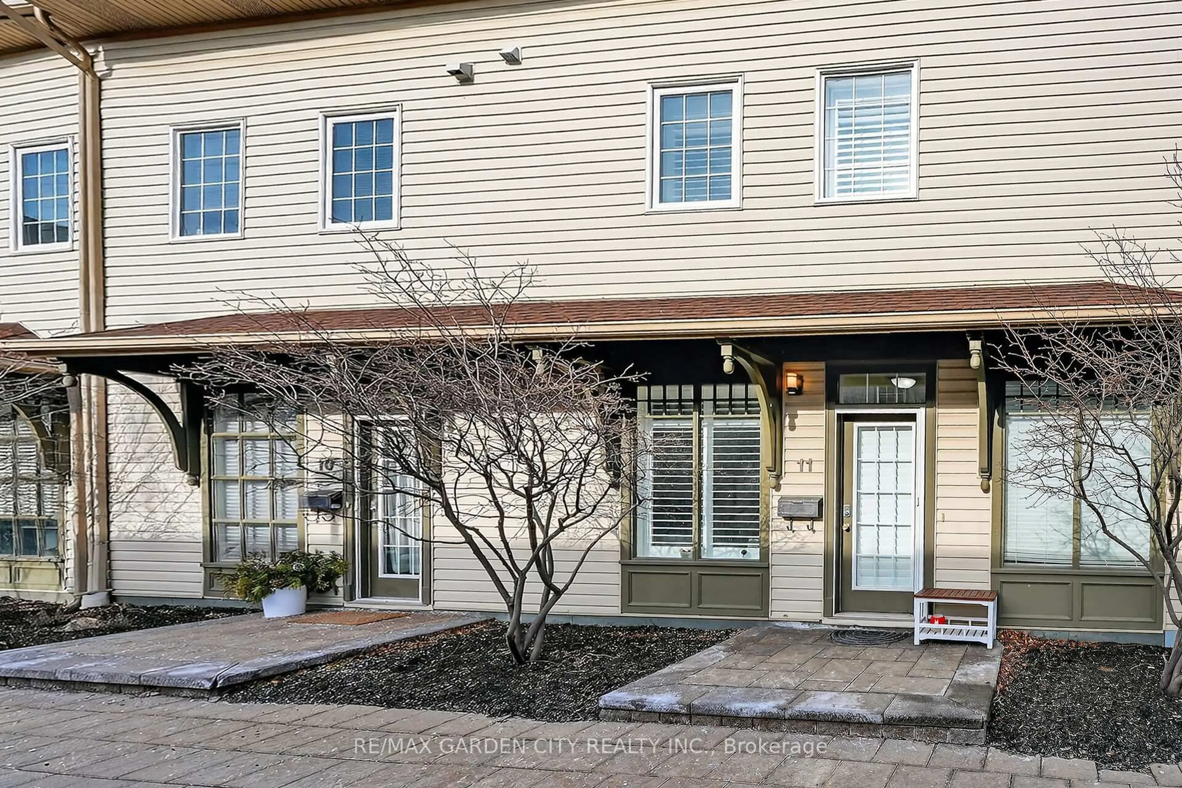 Unknown for 49 Ontario St #11, Grimsby Ontario L3M 3H2