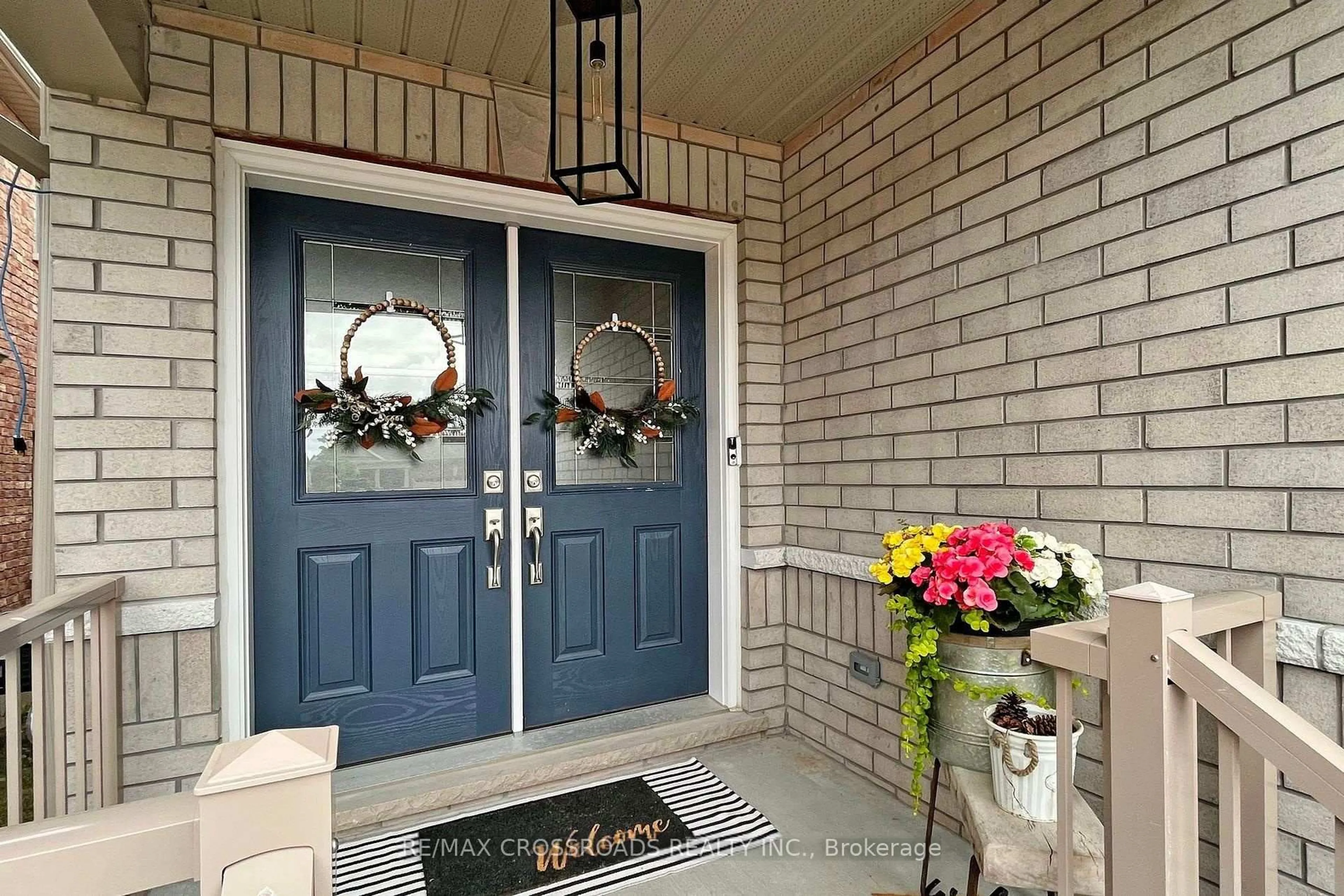 Indoor entryway for 741 Sawmill Rd, Peterborough Ontario K9L 0G3