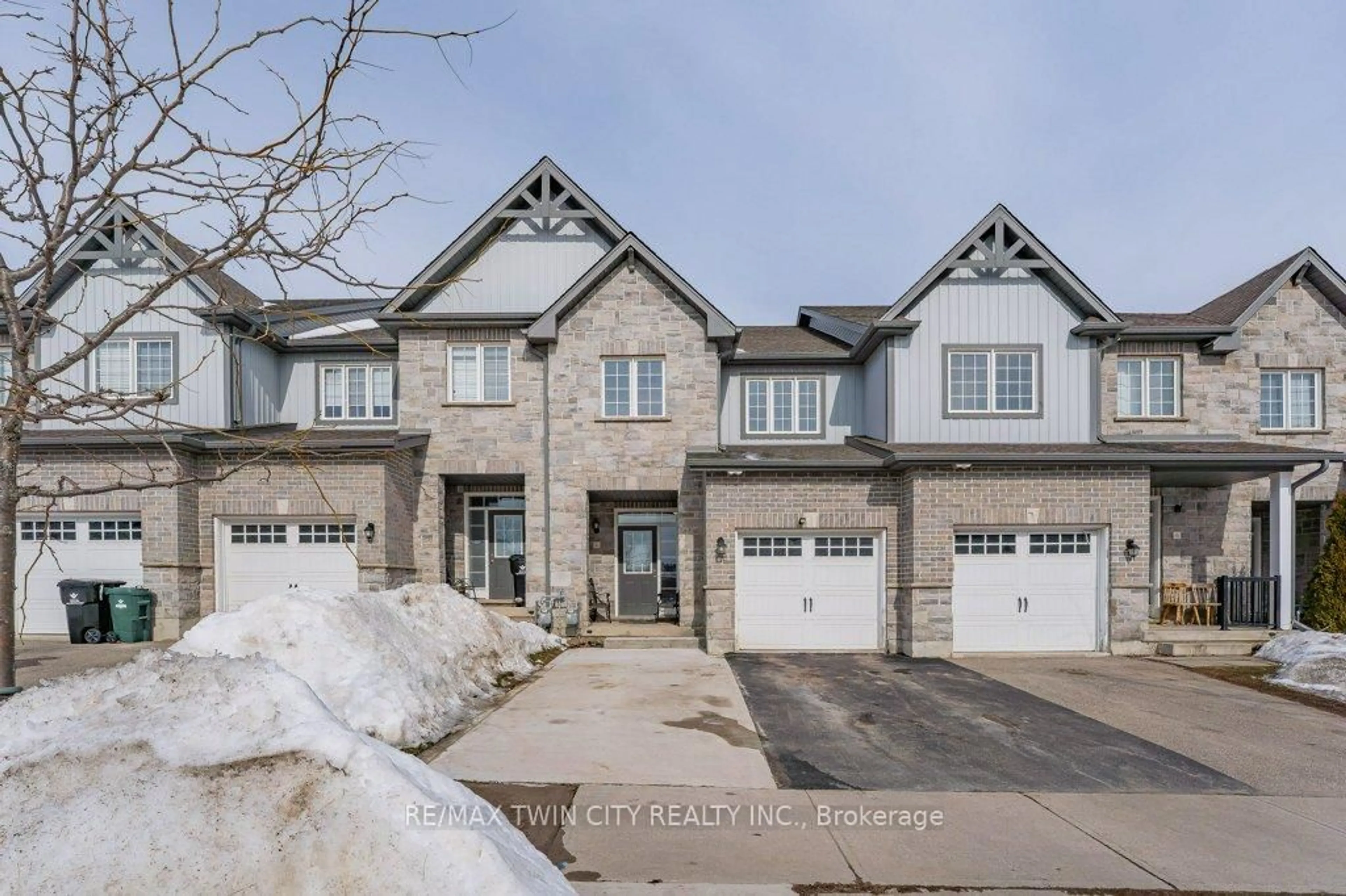 Home with brick exterior material, street for 8 Renfrew St, Kitchener Ontario N2R 0G6