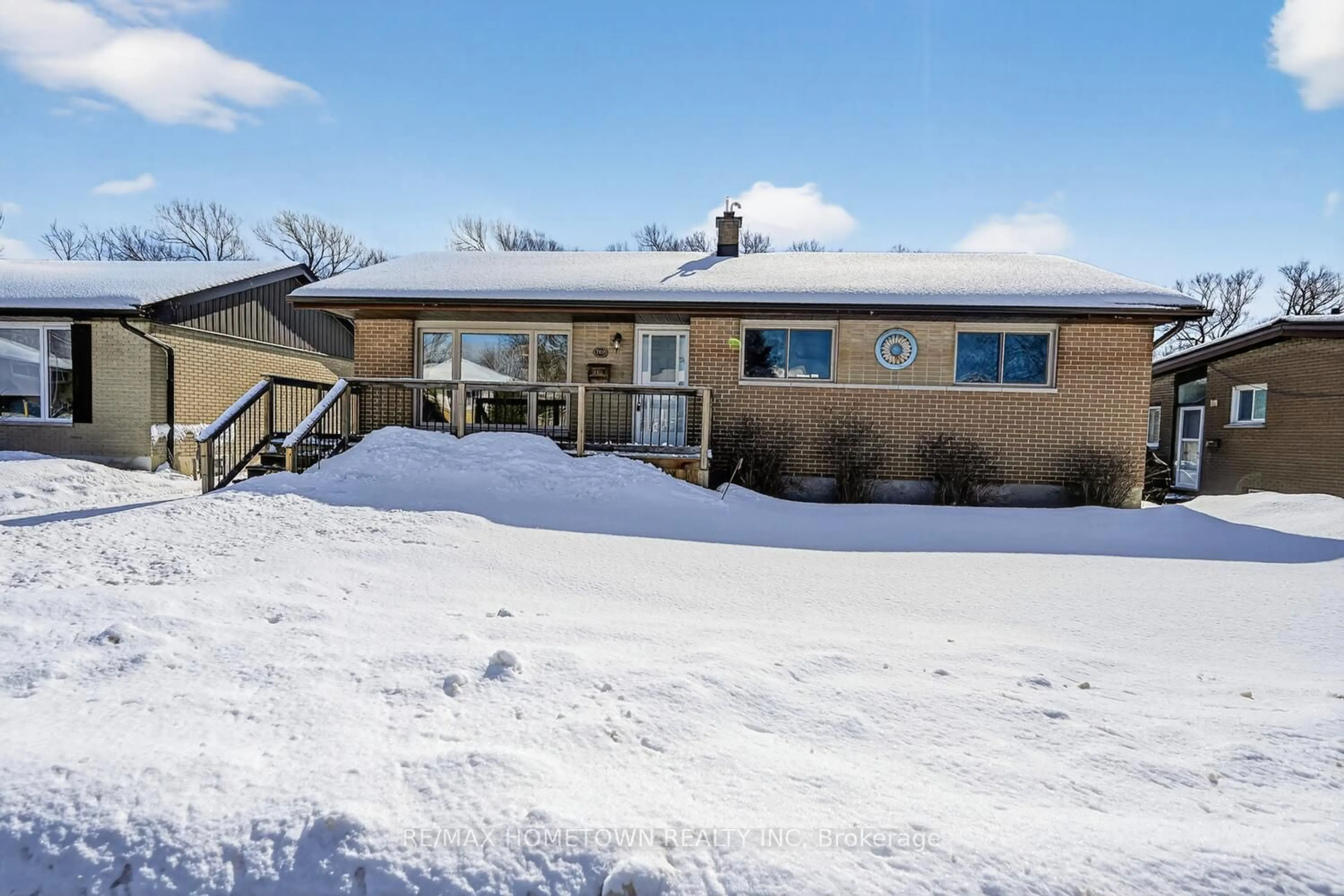 A pic from outside/outdoor area/front of a property/back of a property/a pic from drone, unknown for 189 Reynolds Dr, Brockville Ontario K6V 1X3