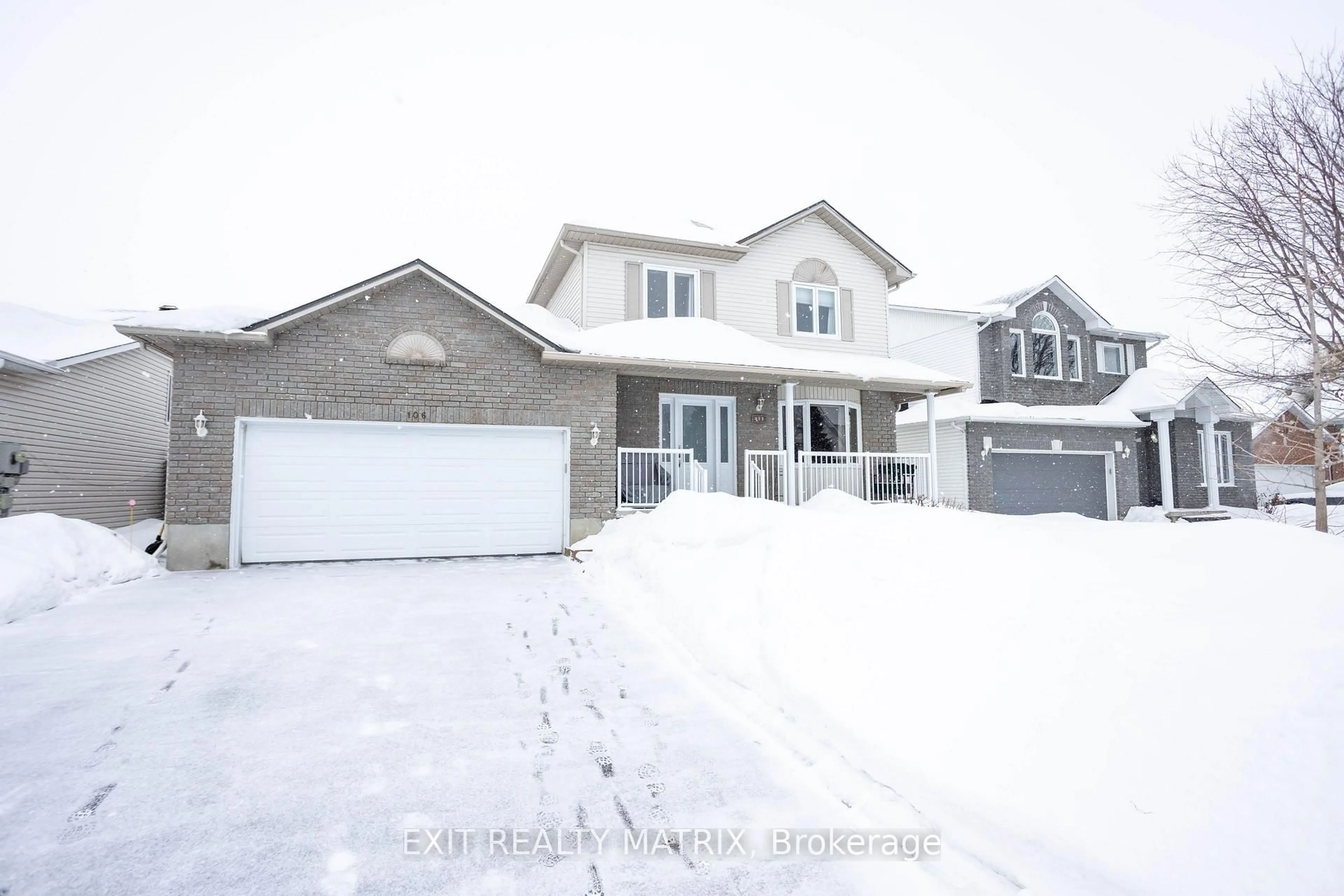 A pic from outside/outdoor area/front of a property/back of a property/a pic from drone, street for 106 Lachaine St, Russell Ontario K0A 3H0