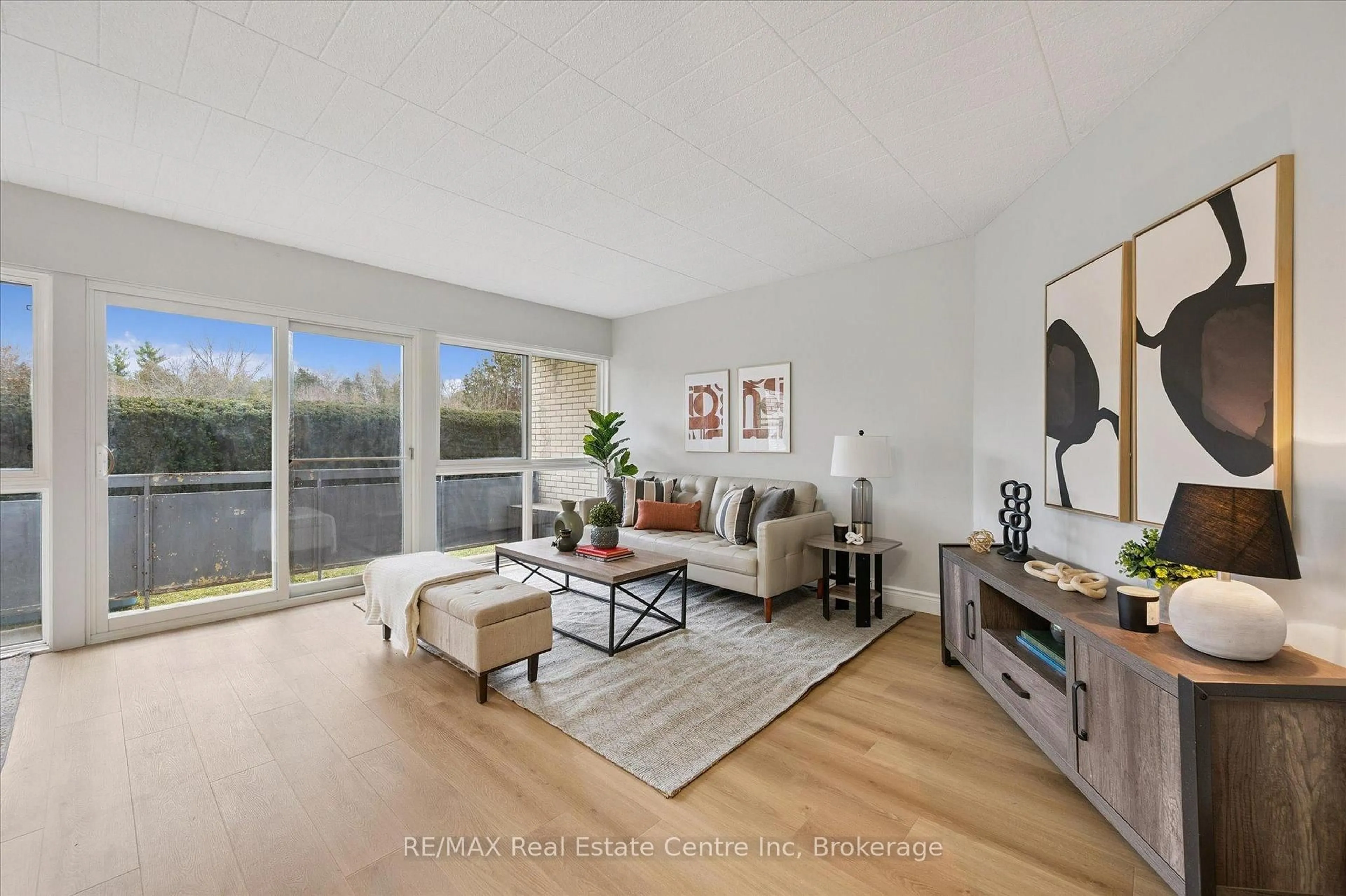 Living room with furniture, unknown for 105 CONROY Cres #102, Guelph Ontario N1G 2V5