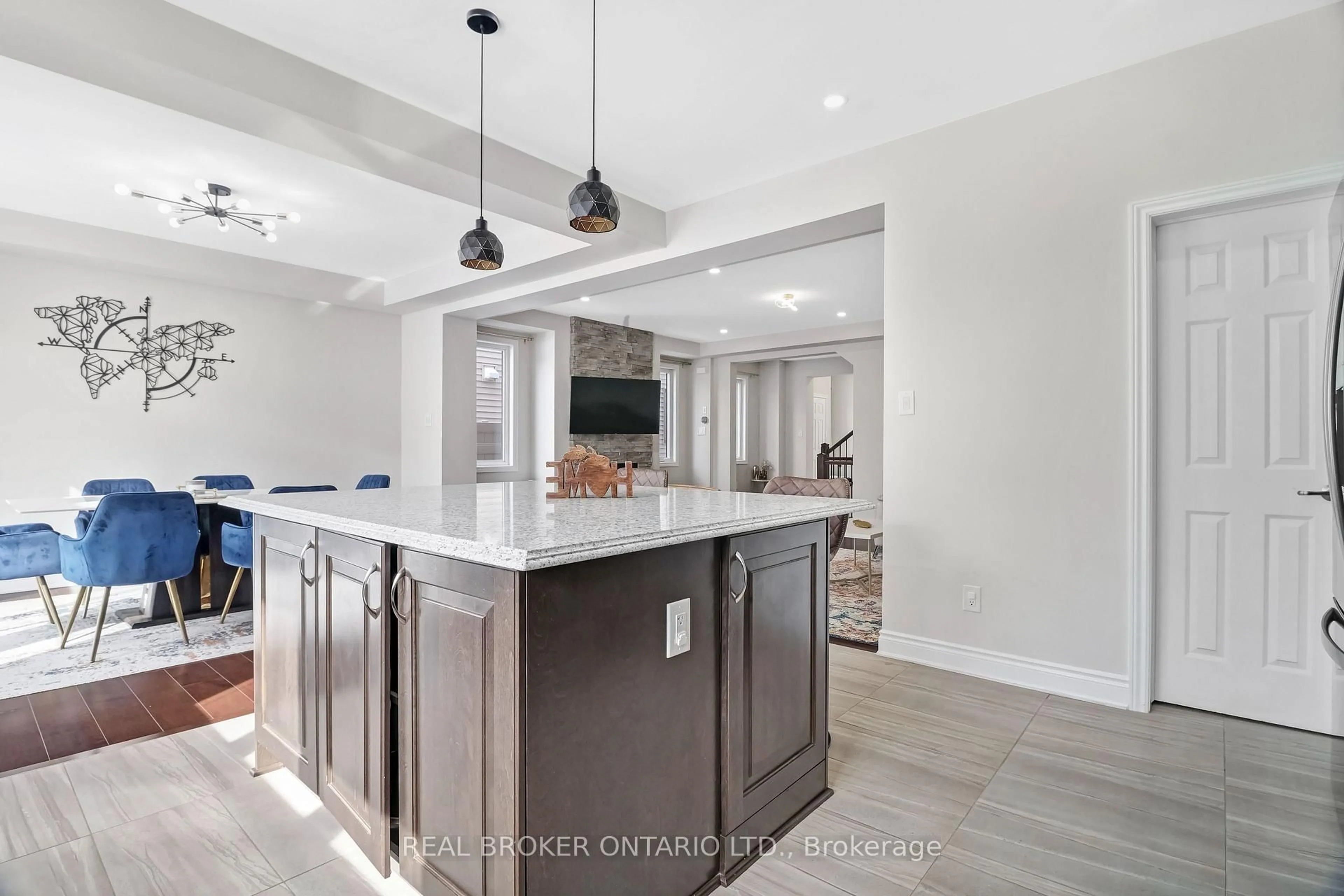 Open concept kitchen, unknown for 642 Continental Ave, Ottawa Ontario K2S 1B6