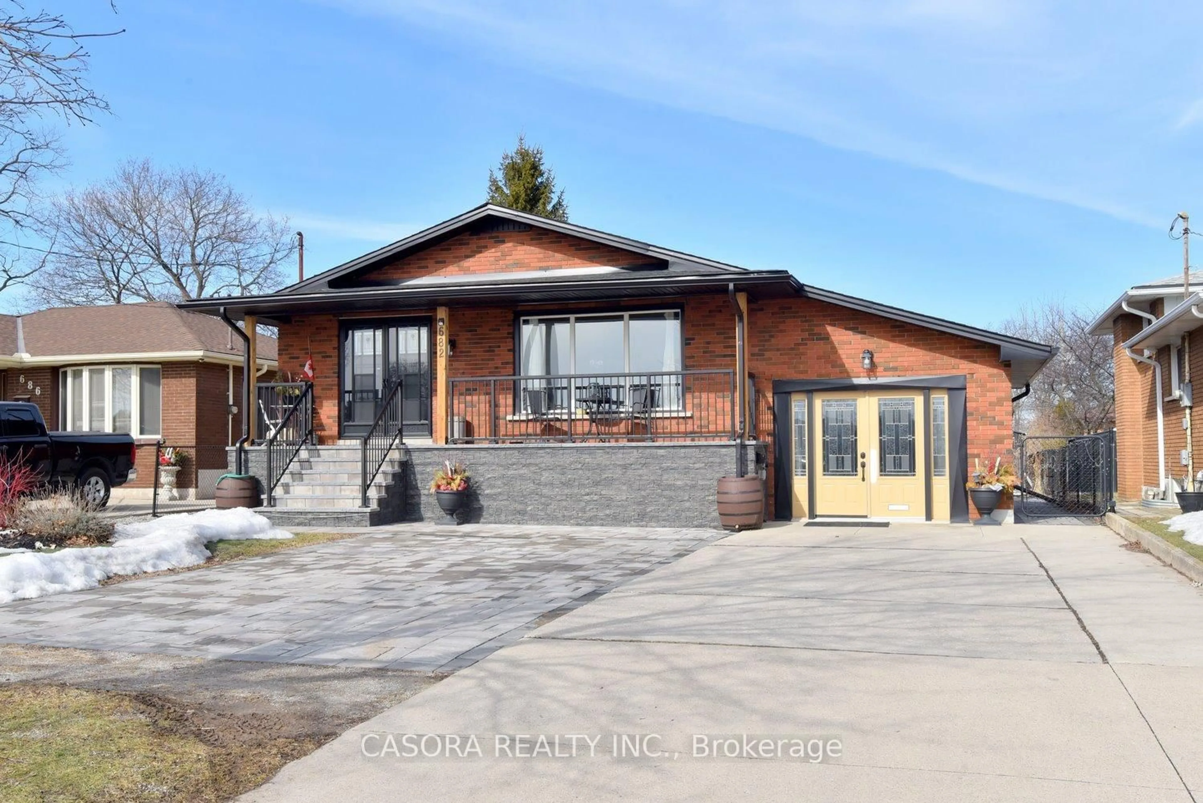 Home with brick exterior material, street for 682 Mohawk Rd, Hamilton Ontario L9C 1X8