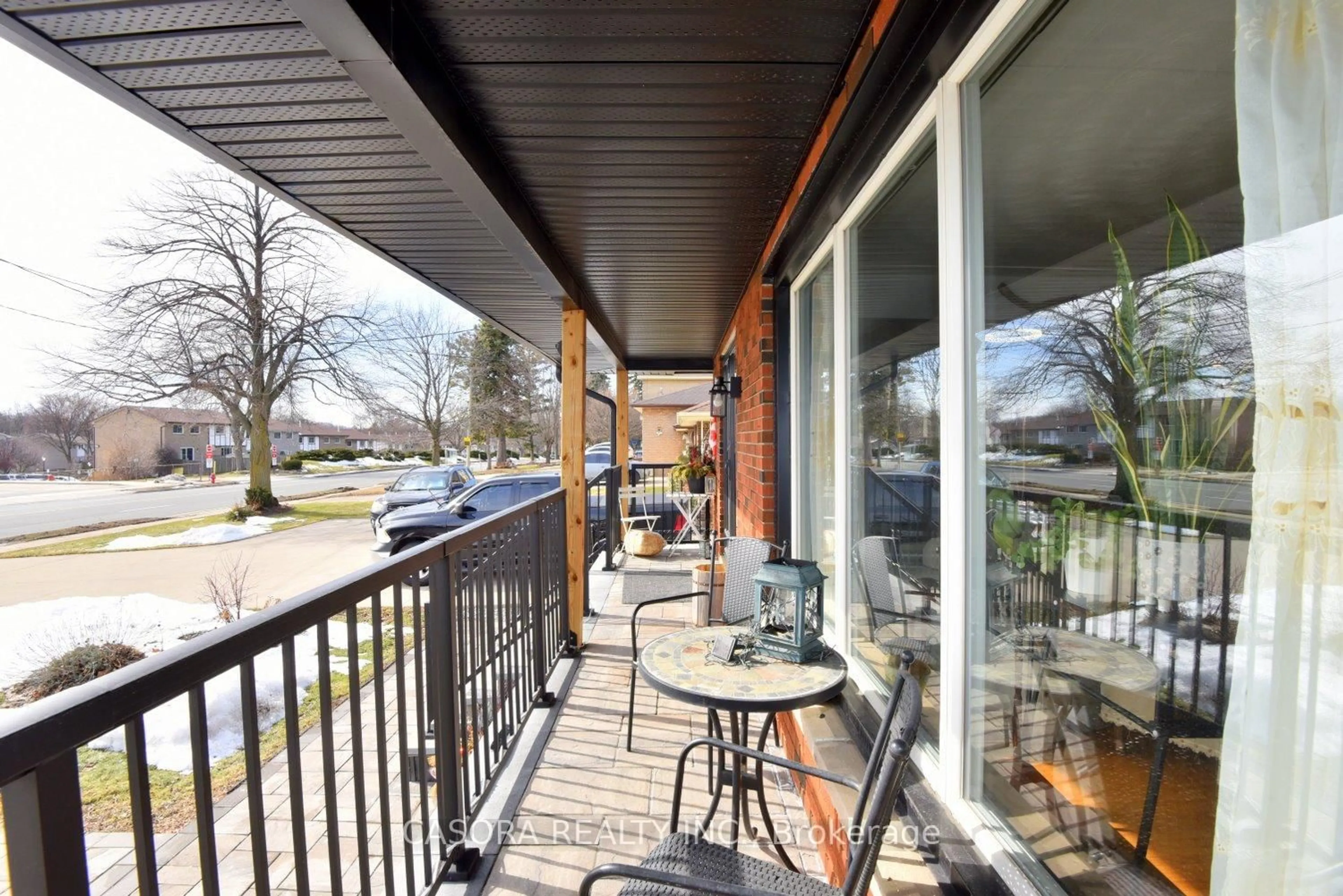 Patio, street for 682 Mohawk Rd, Hamilton Ontario L9C 1X8