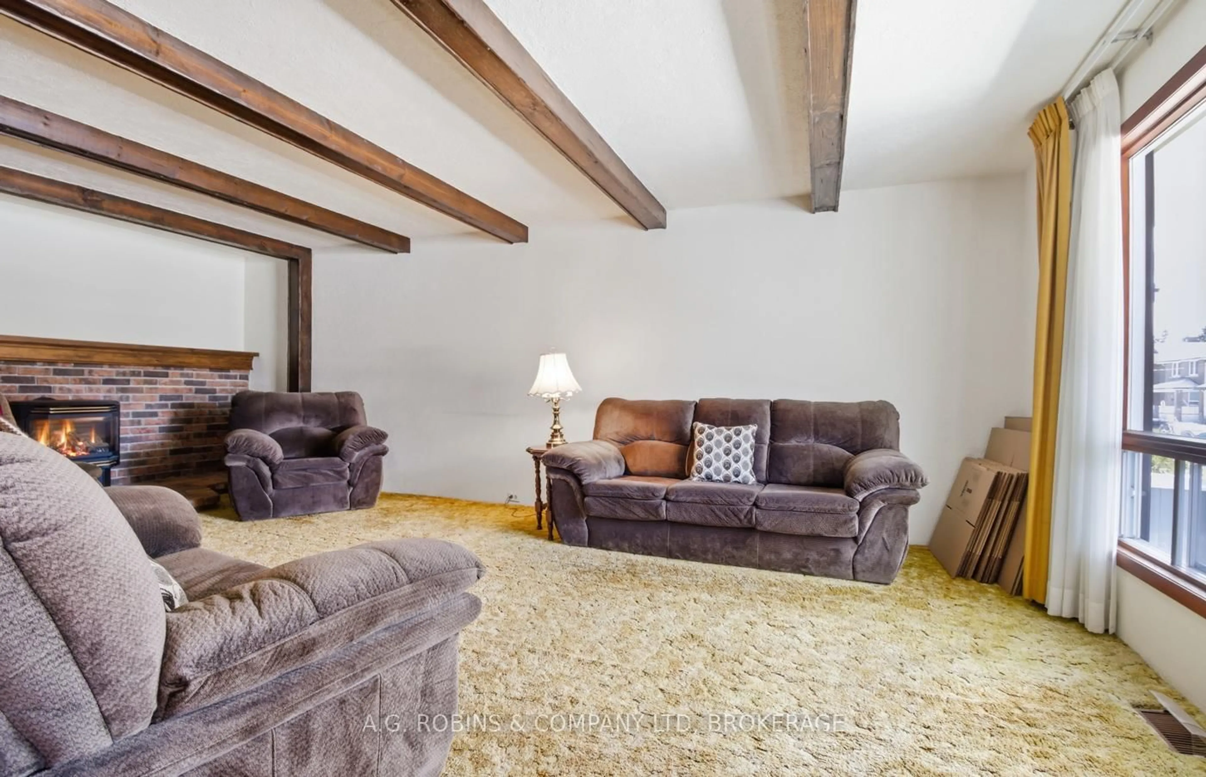 Living room with furniture, carpet floor for 129 Adelaide St, Port Colborne Ontario L3K 2W4