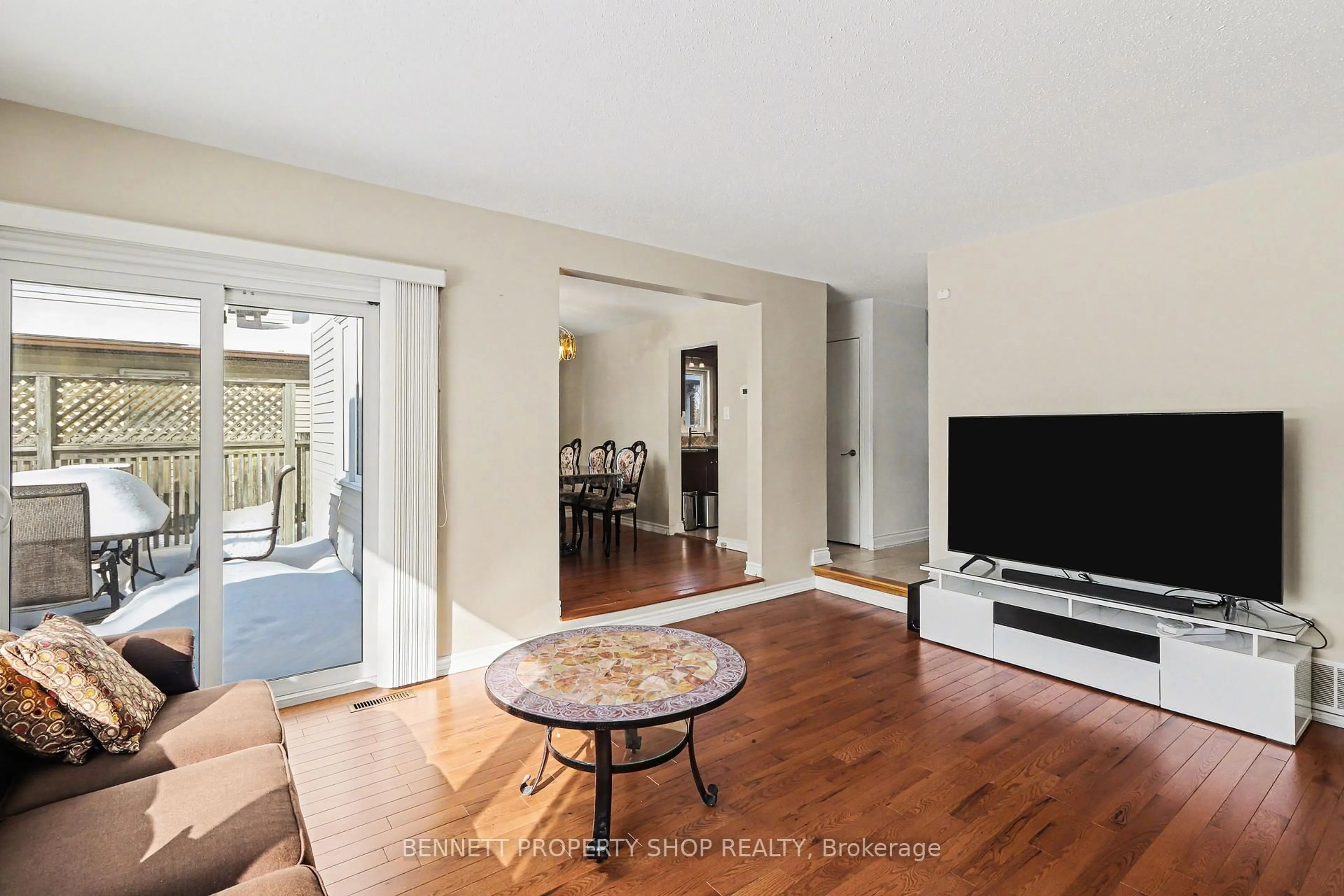 Living room with furniture, unknown for 1408 Eastcliffe Way, Gloucester Ontario K1B 5H6