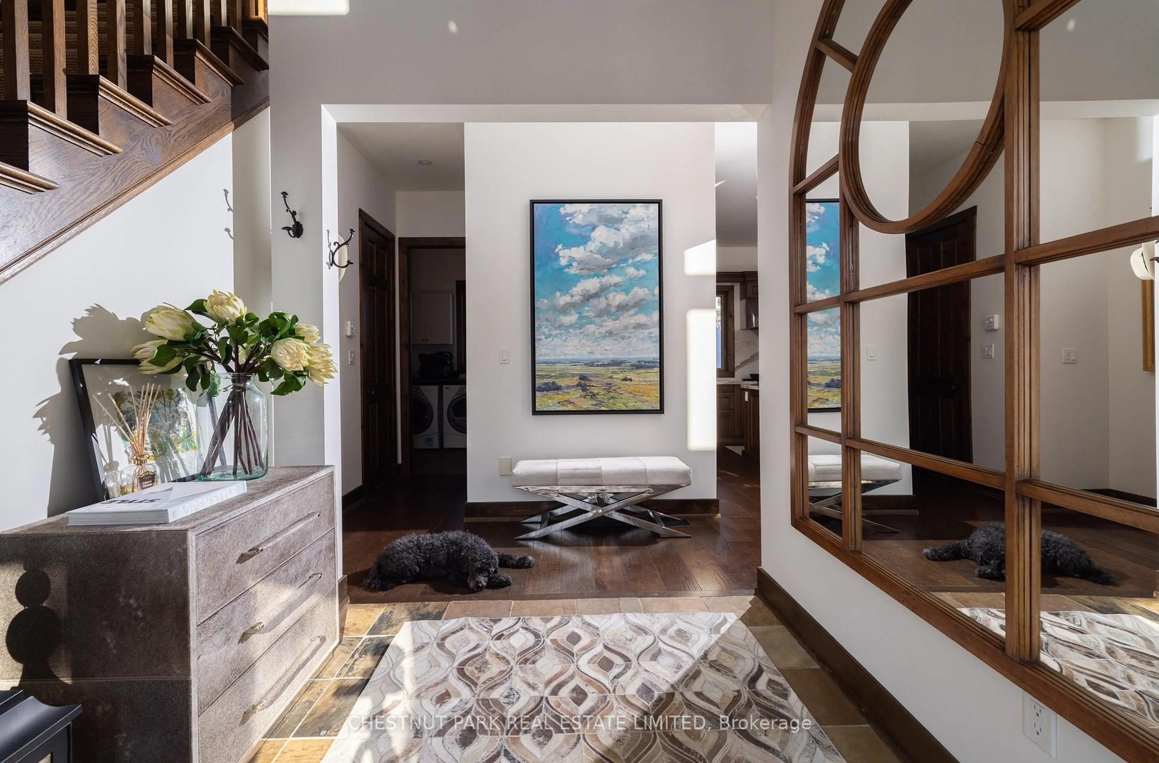 Indoor entryway for 146 National Dr, Blue Mountains Ontario L9Y 0B7