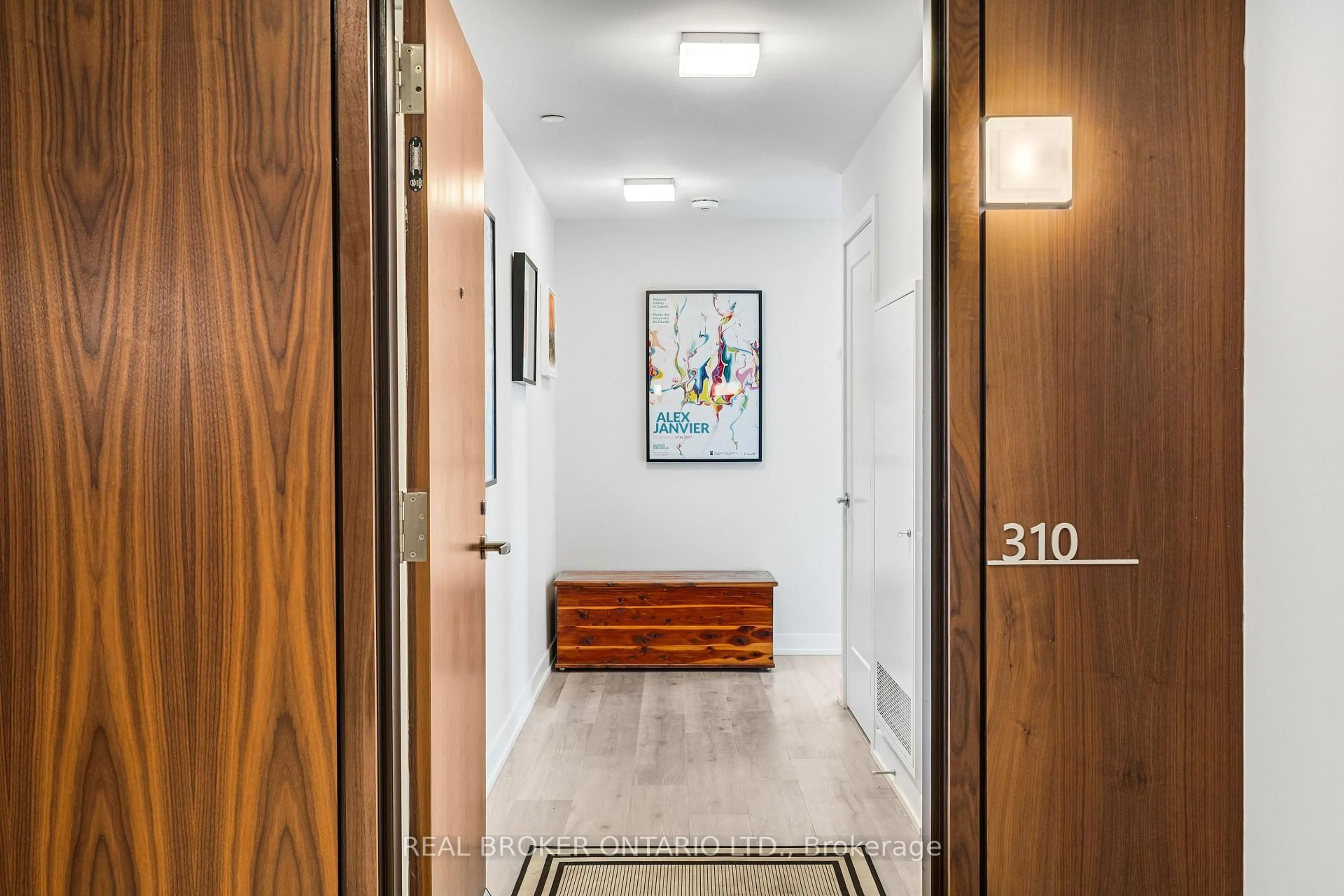 Indoor entryway for 530 De Mazenod Ave #310, Ottawa Ontario K1S 5W8