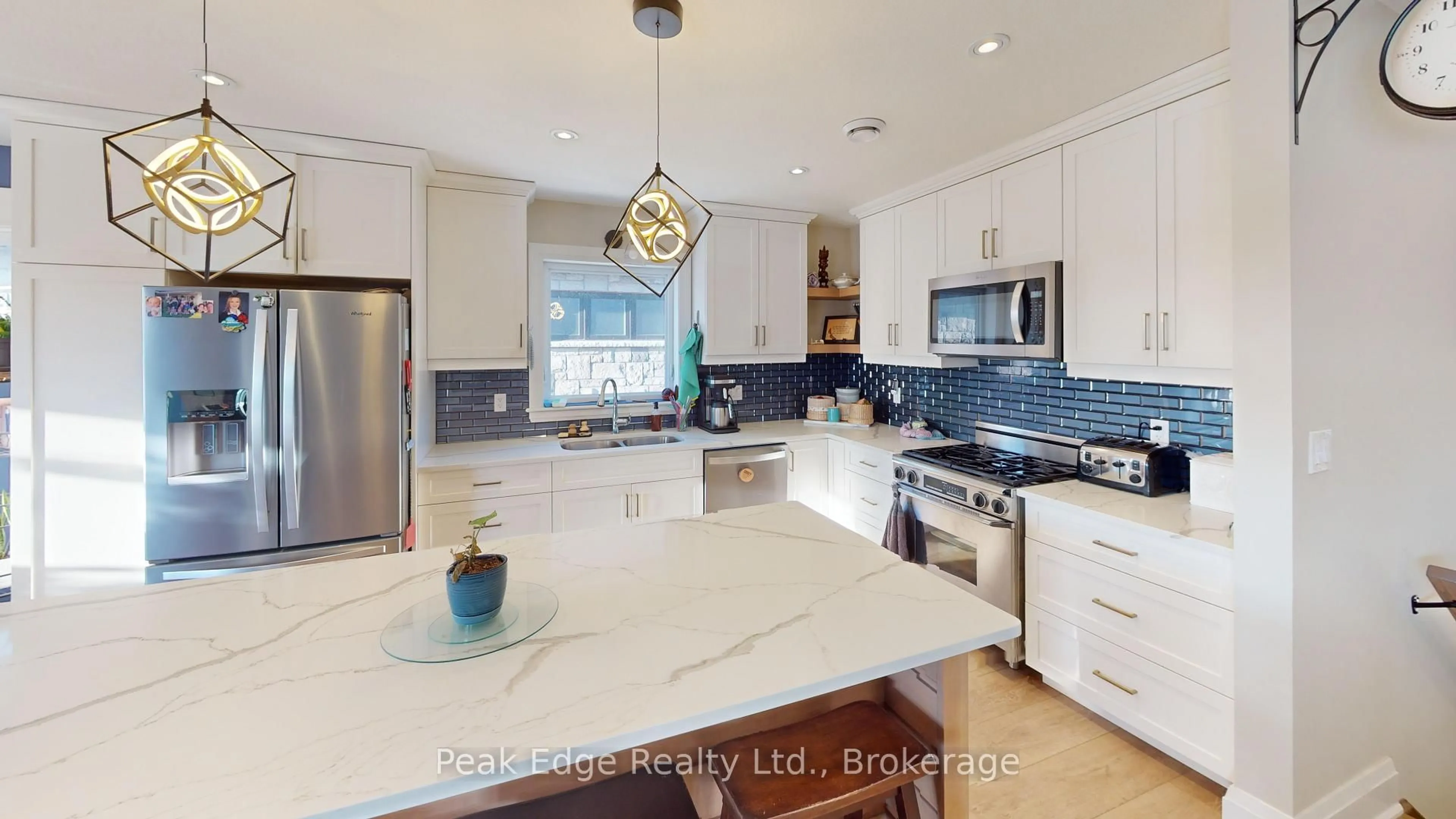 Open concept kitchen, ceramic/tile floor for 196 17th Avenue A Ave, Hanover Ontario N4N 0B5