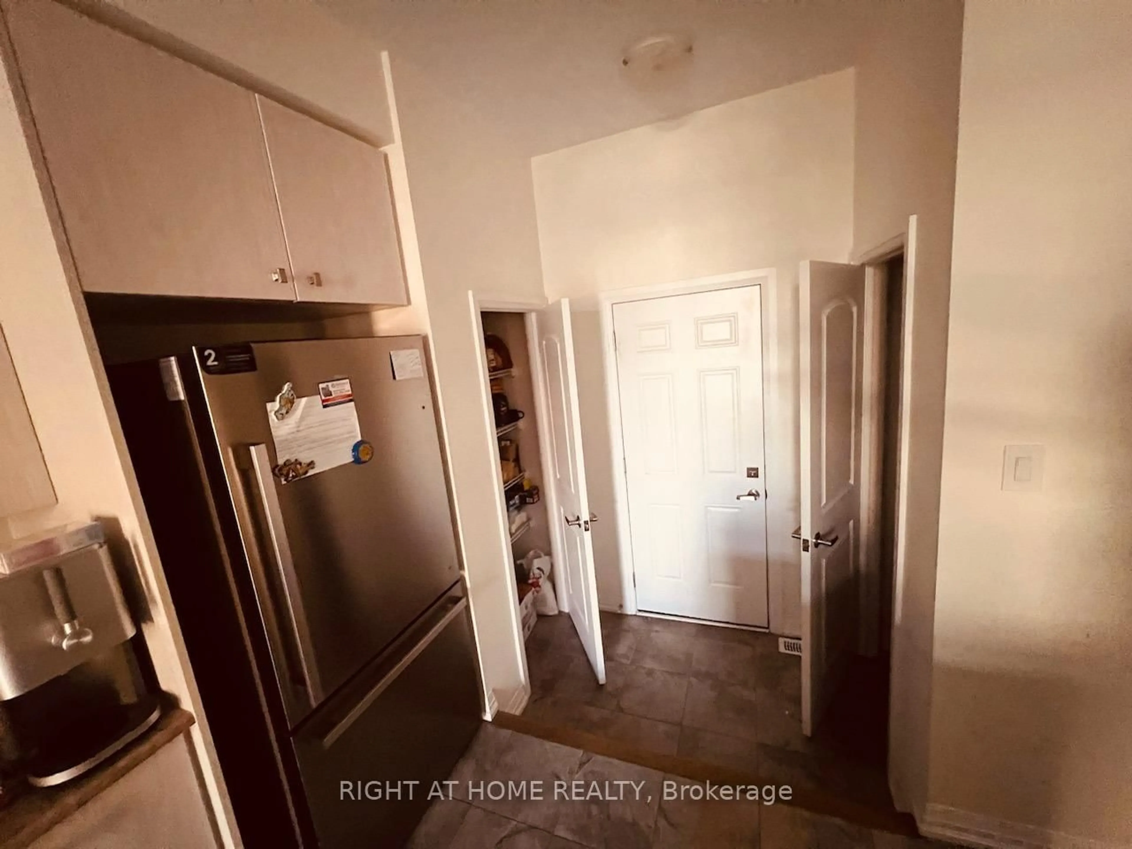 A pic of a room for 12 Lonsdale Rd, Haldimand Ontario N3W 0J7