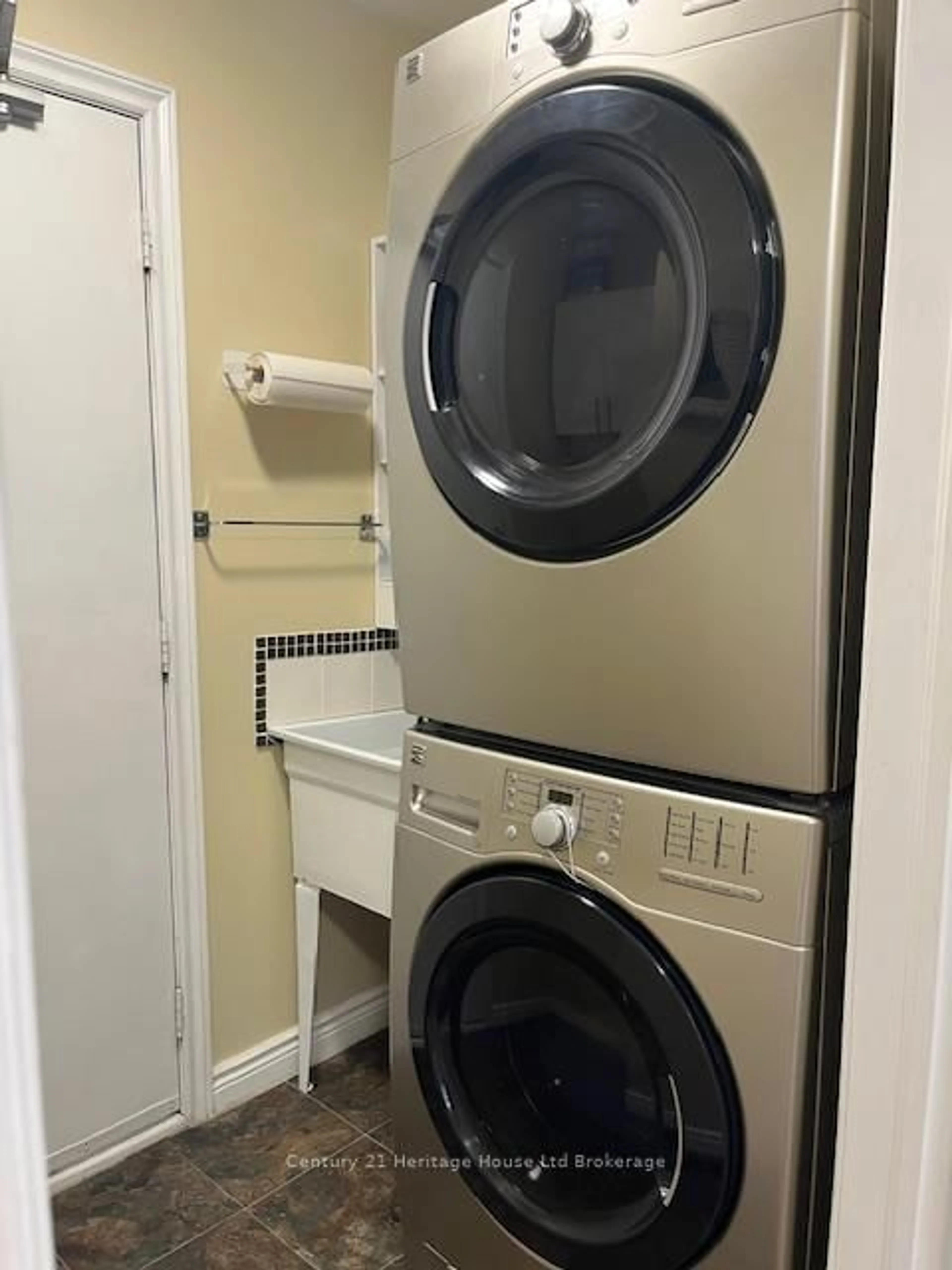 Laundry room for 65 Edwin Cres, Tillsonburg Ontario N4G 5H2