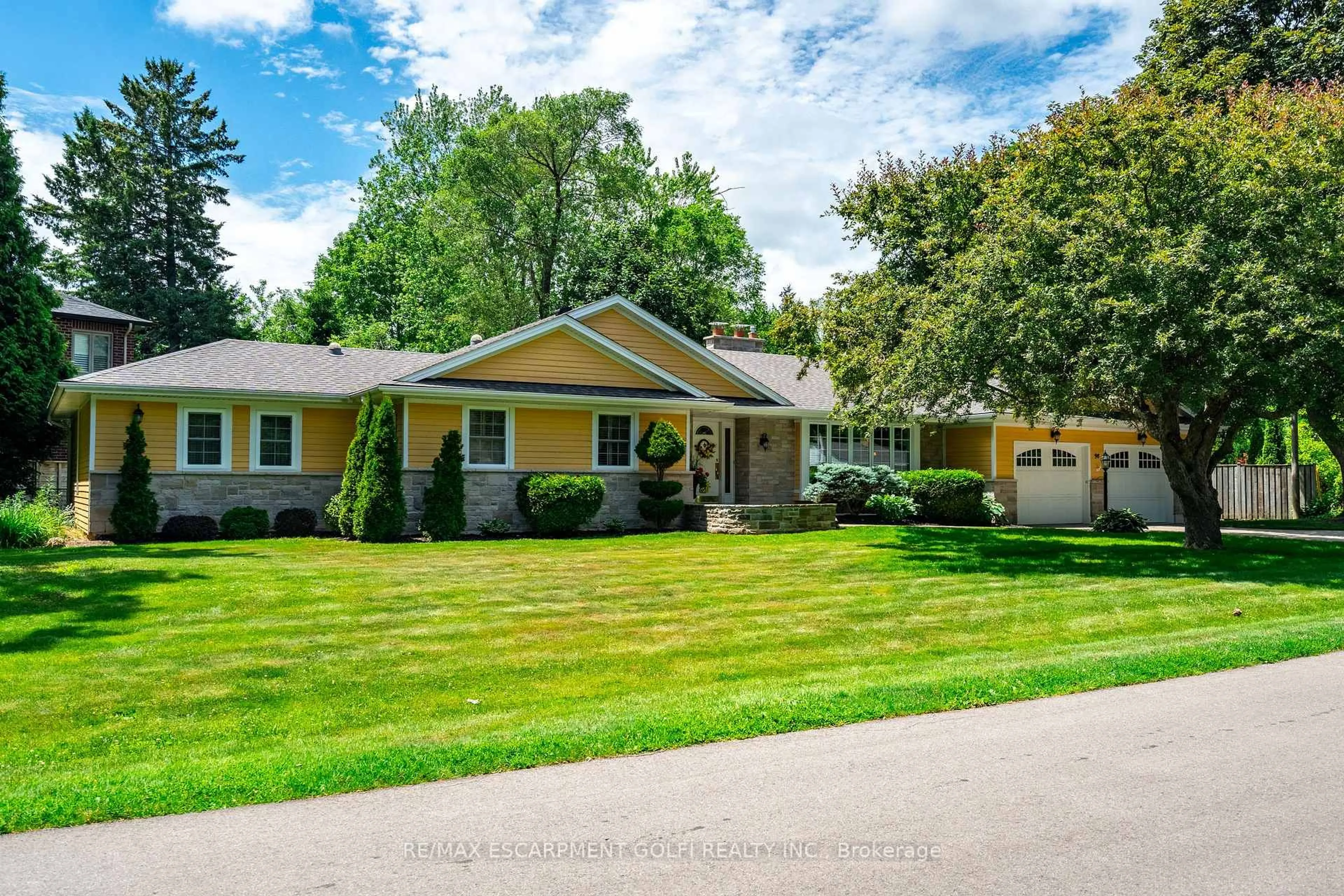 Unknown for 98 HADLEY Dr, Hamilton Ontario L9G 1H2